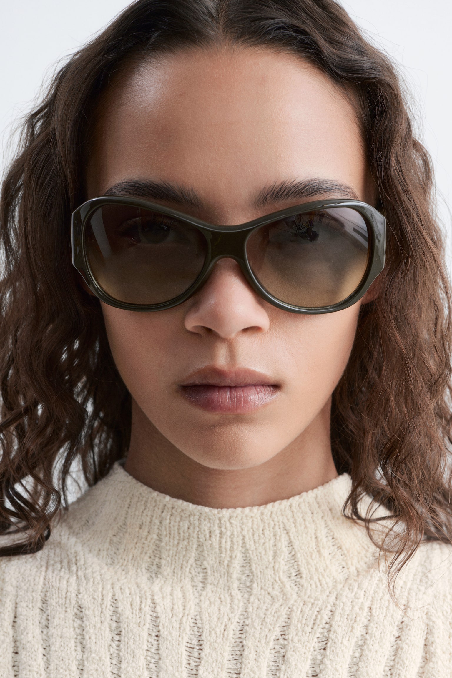 Abgerundete Oversized-Sonnenbrille - Dunkelgrün/Schwarz/Schildpatt/Hellrosa - 1