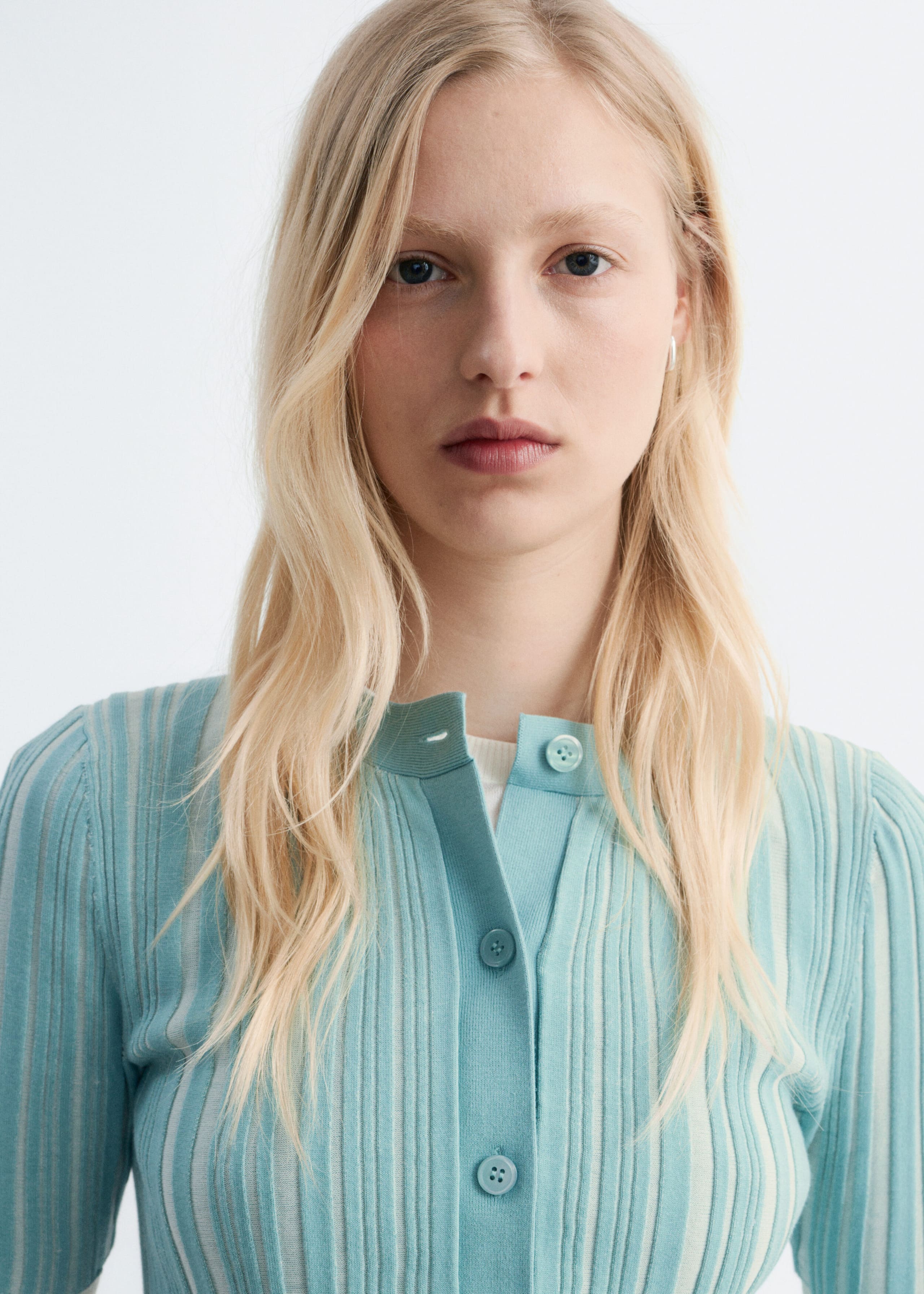 Image of Dzianinowy kardigan w prążki z krótkim rękawem