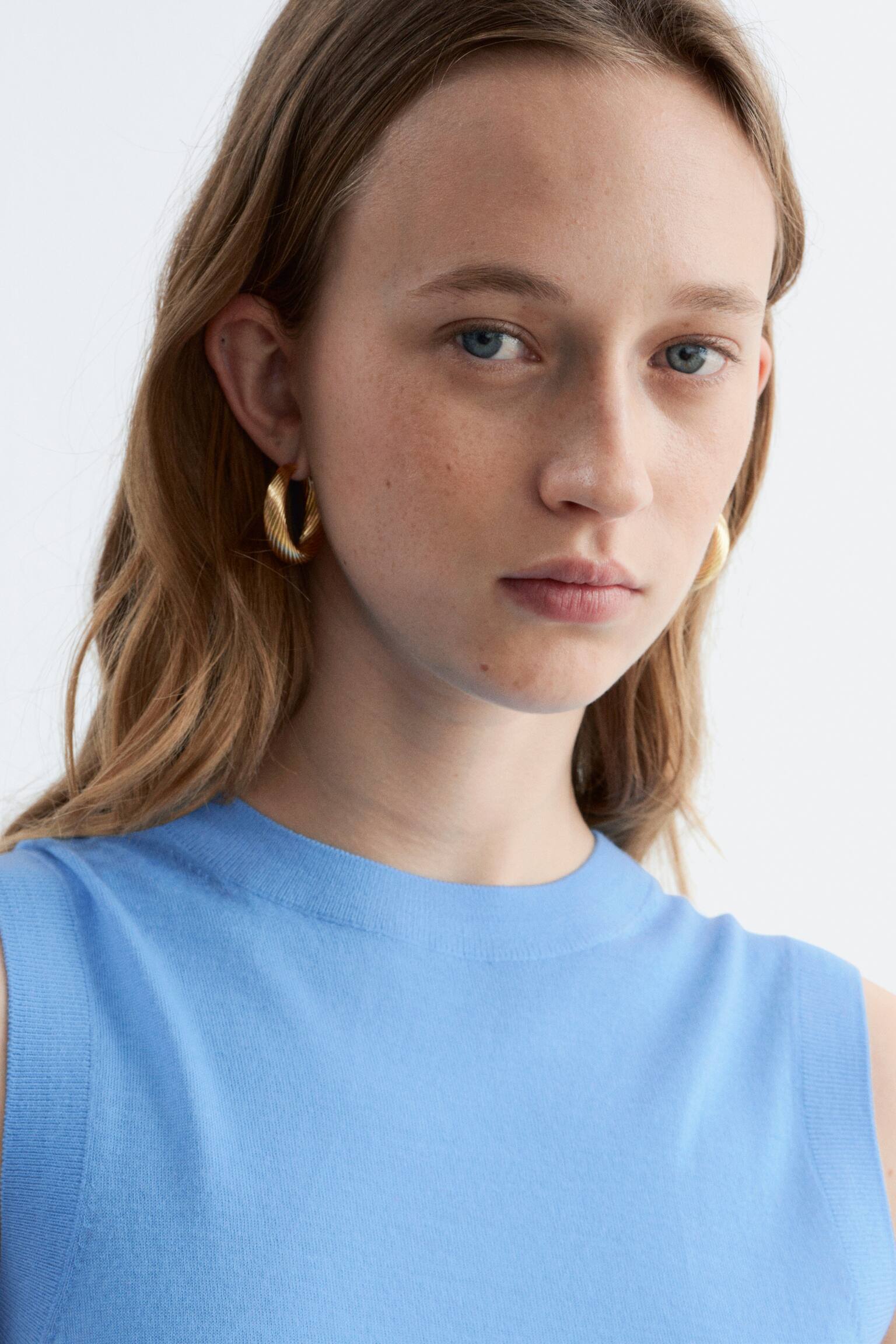 אפודת קשמיר סרוגה - תכלת/אדום - 3