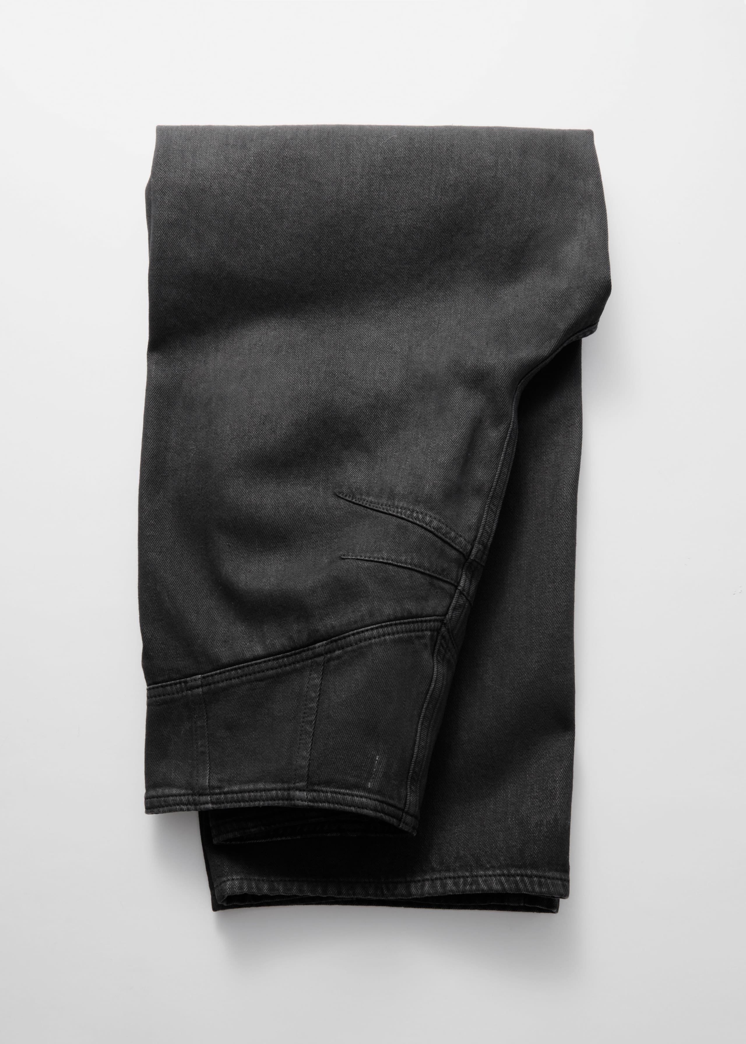 High-Waist Barrel-Leg Jeans - {{variantName}} - Descriptive Detail
