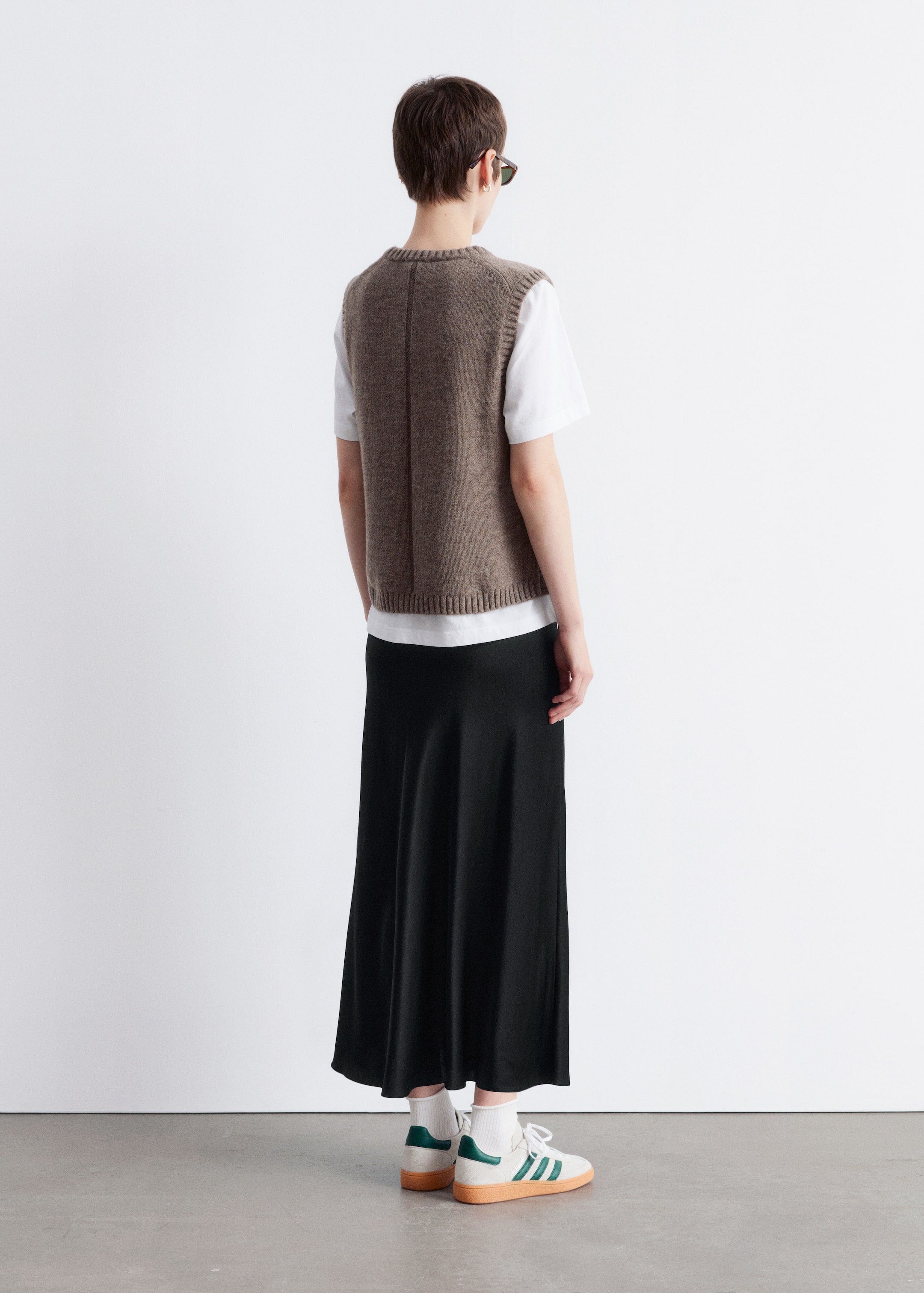 Größeres Bild anzeigen: Midirock aus Satin - Schwarz - Ladies | H&M AT 4