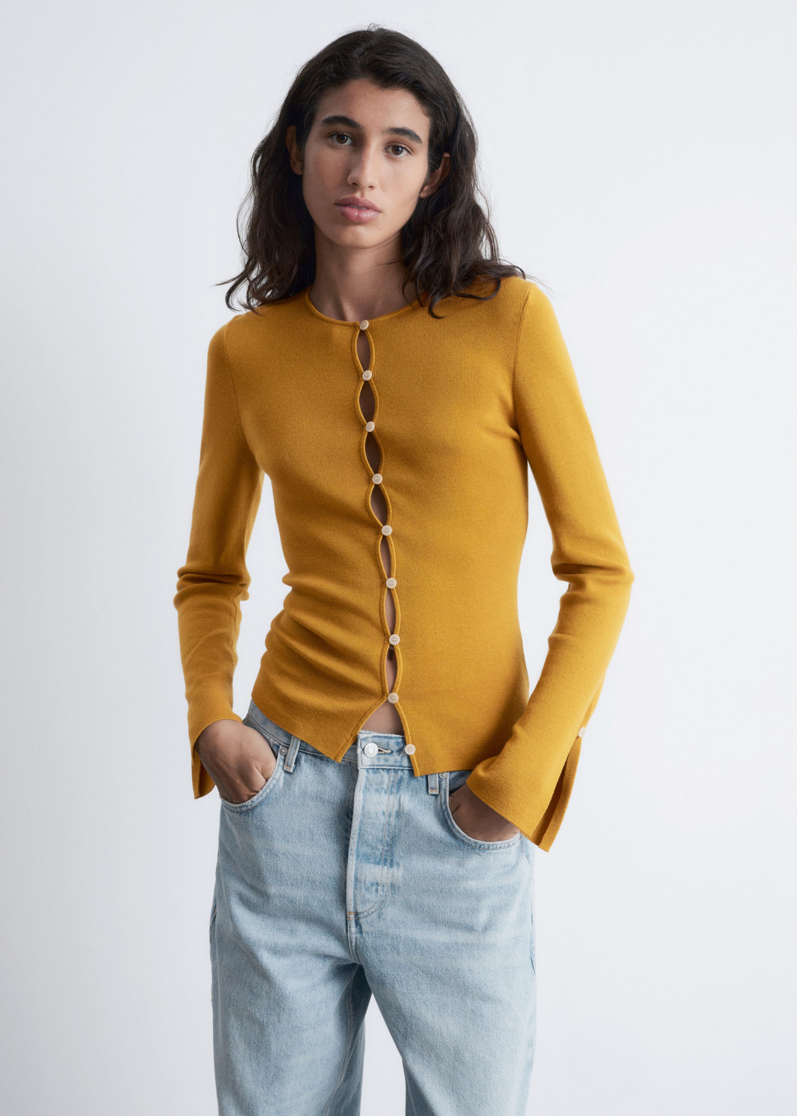 Image of Eng anliegende Strickjacke aus Wolle