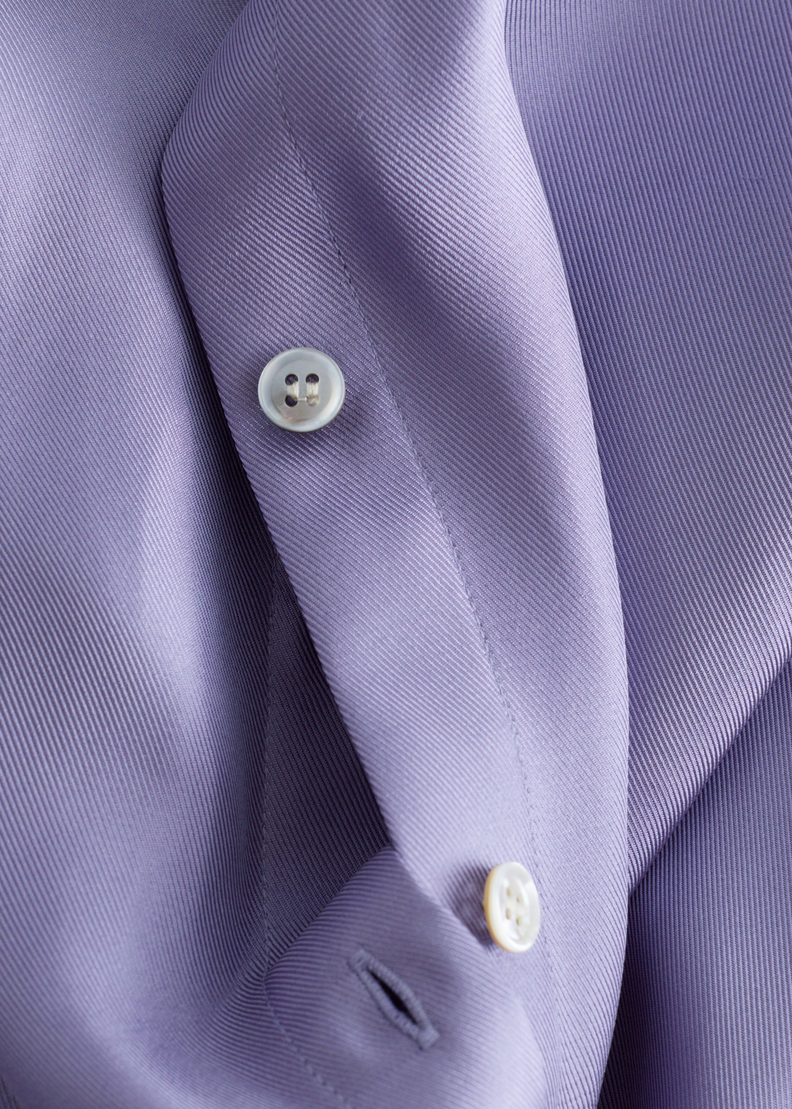 Relaxed Silk Shirt - {{variantName}} - Descriptive Detail