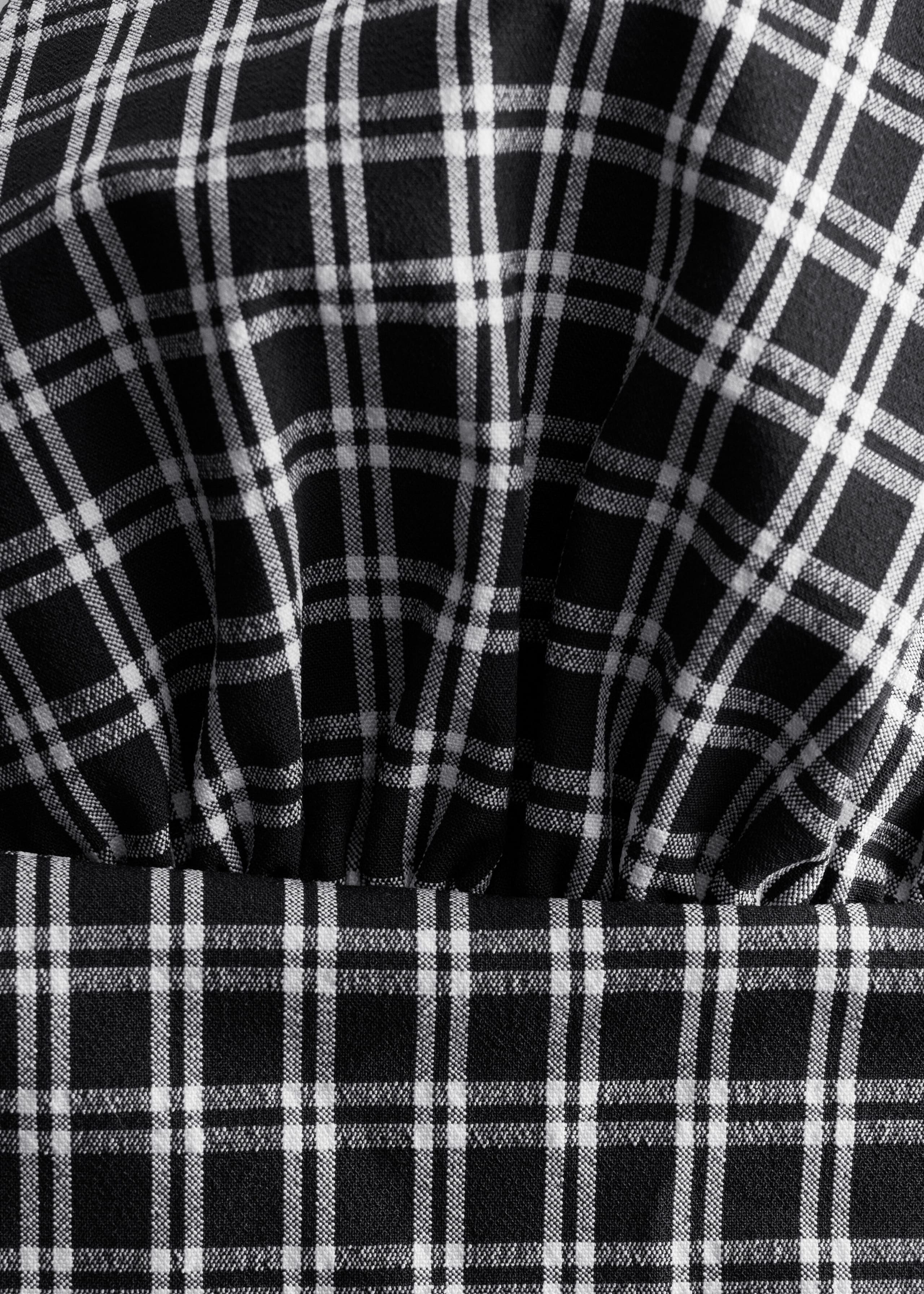 Maillot de bain col en V - {{variantName}} - Descriptive Detail