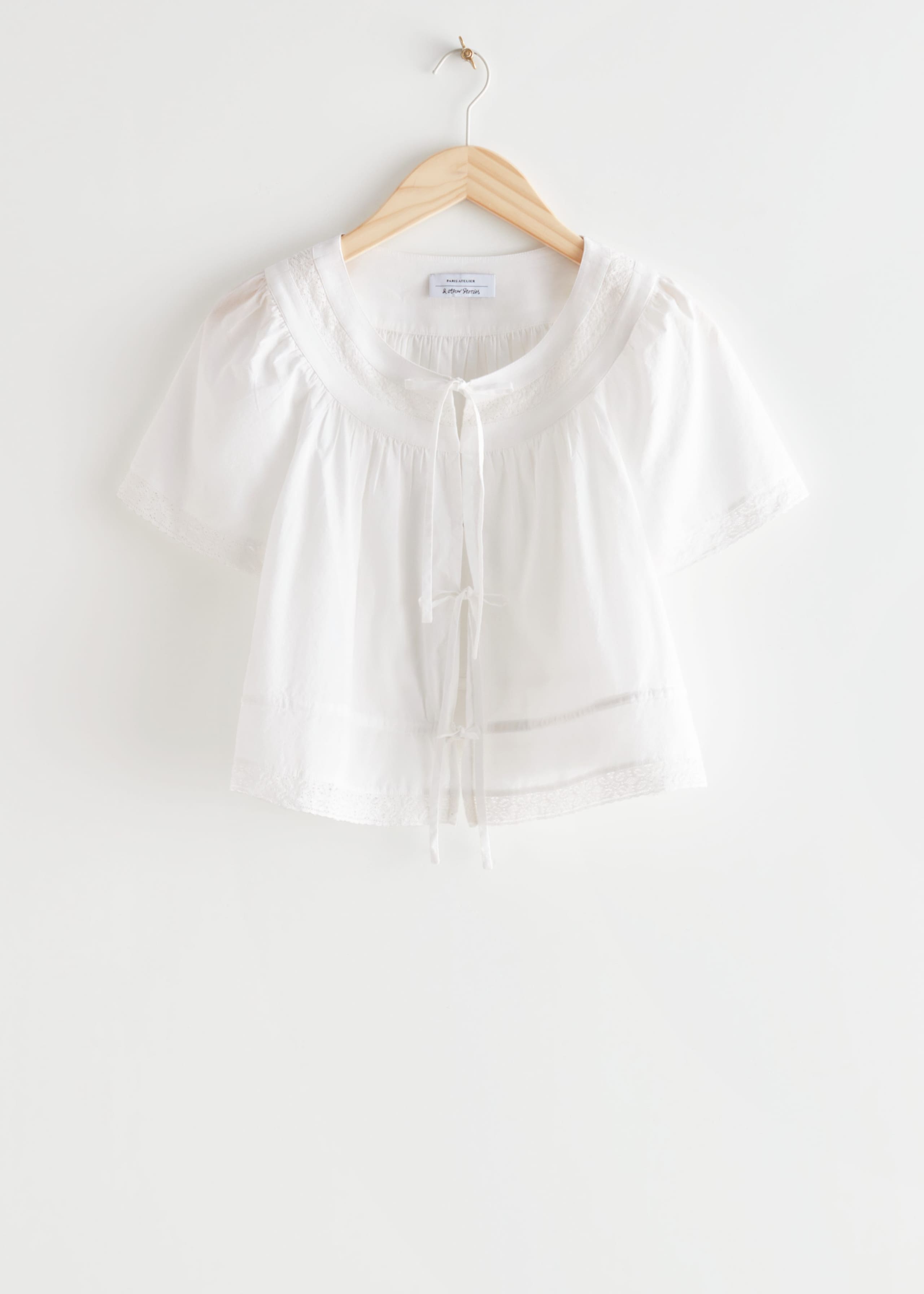 Short Sleeve Tie Blouse - Daisy Print - Natura morta