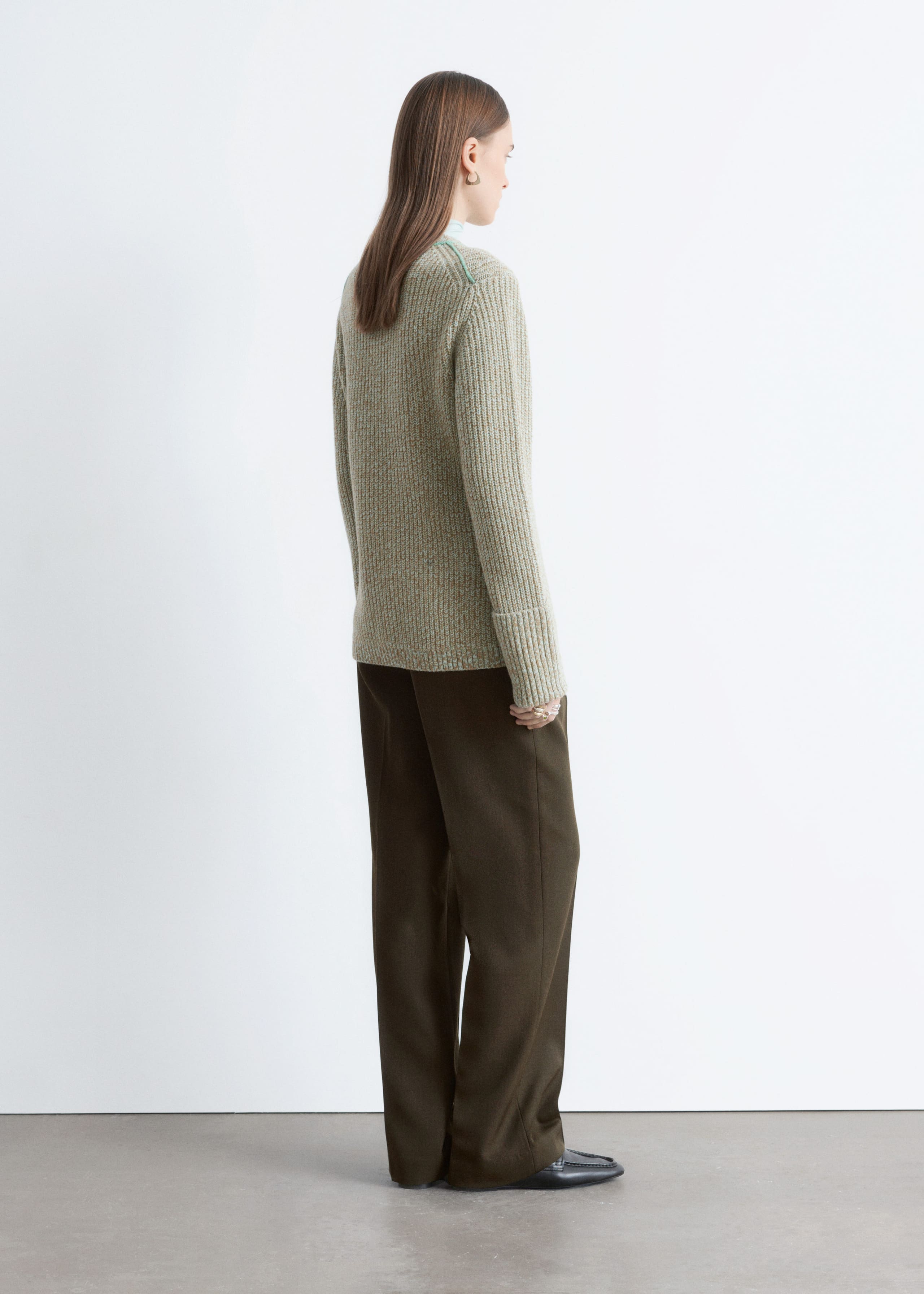 Image of Maglione in lana con cuciture a contrasto