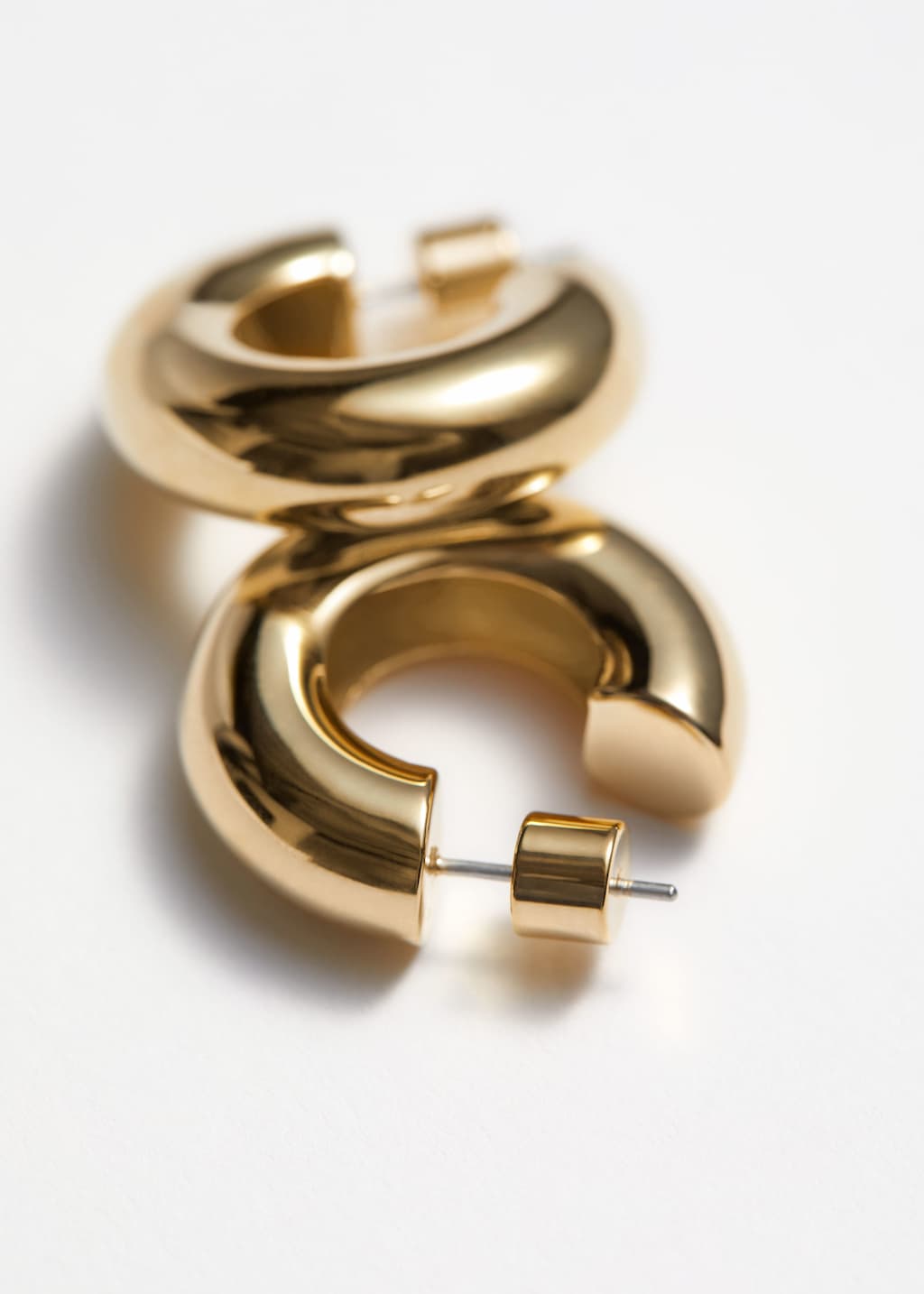 Sleek Hoop Earrings - {{variantName}} - Descriptive Detail