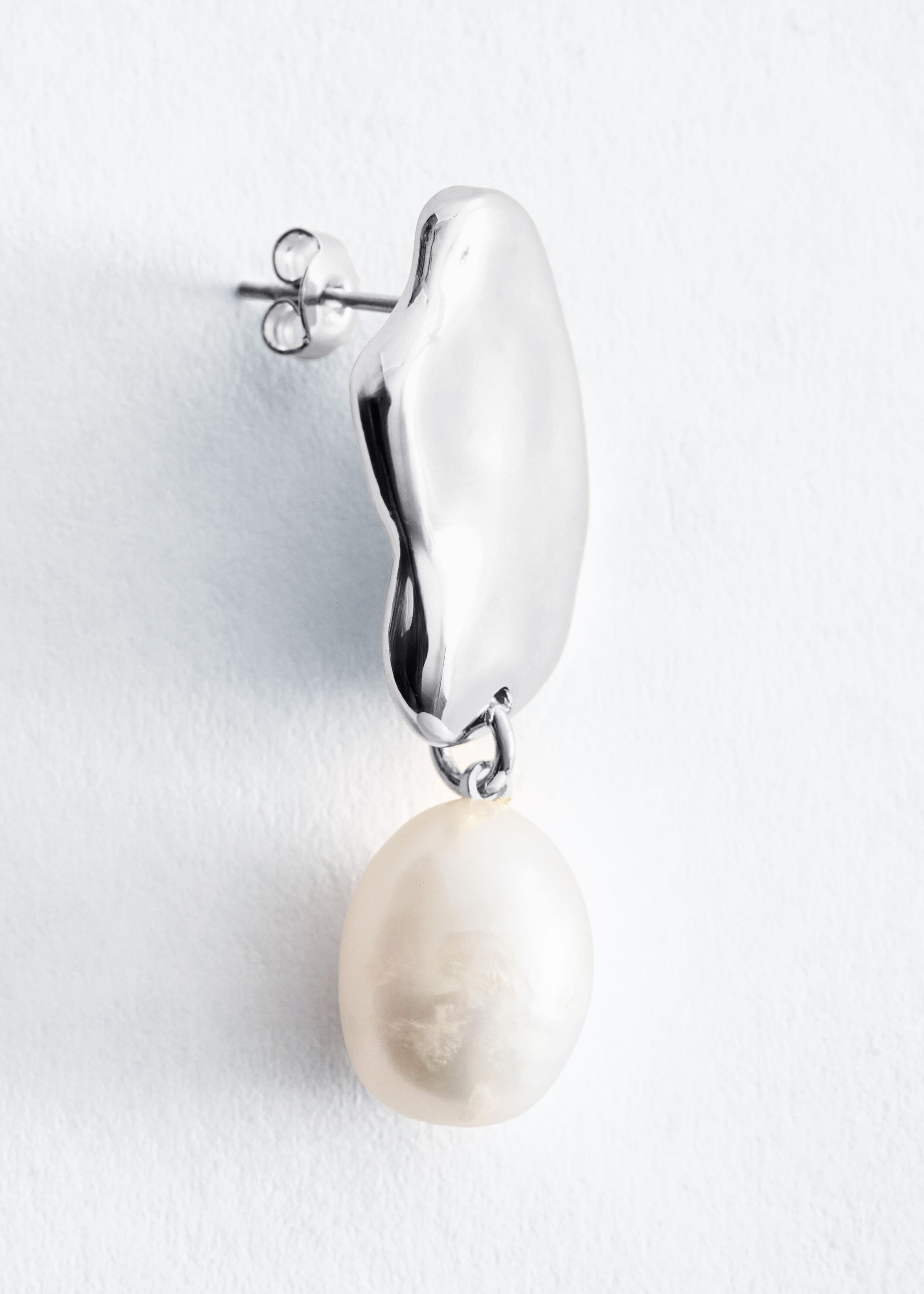 Freshwater Pearl Pendant Earrings - {{variantName}} - Descriptive Detail