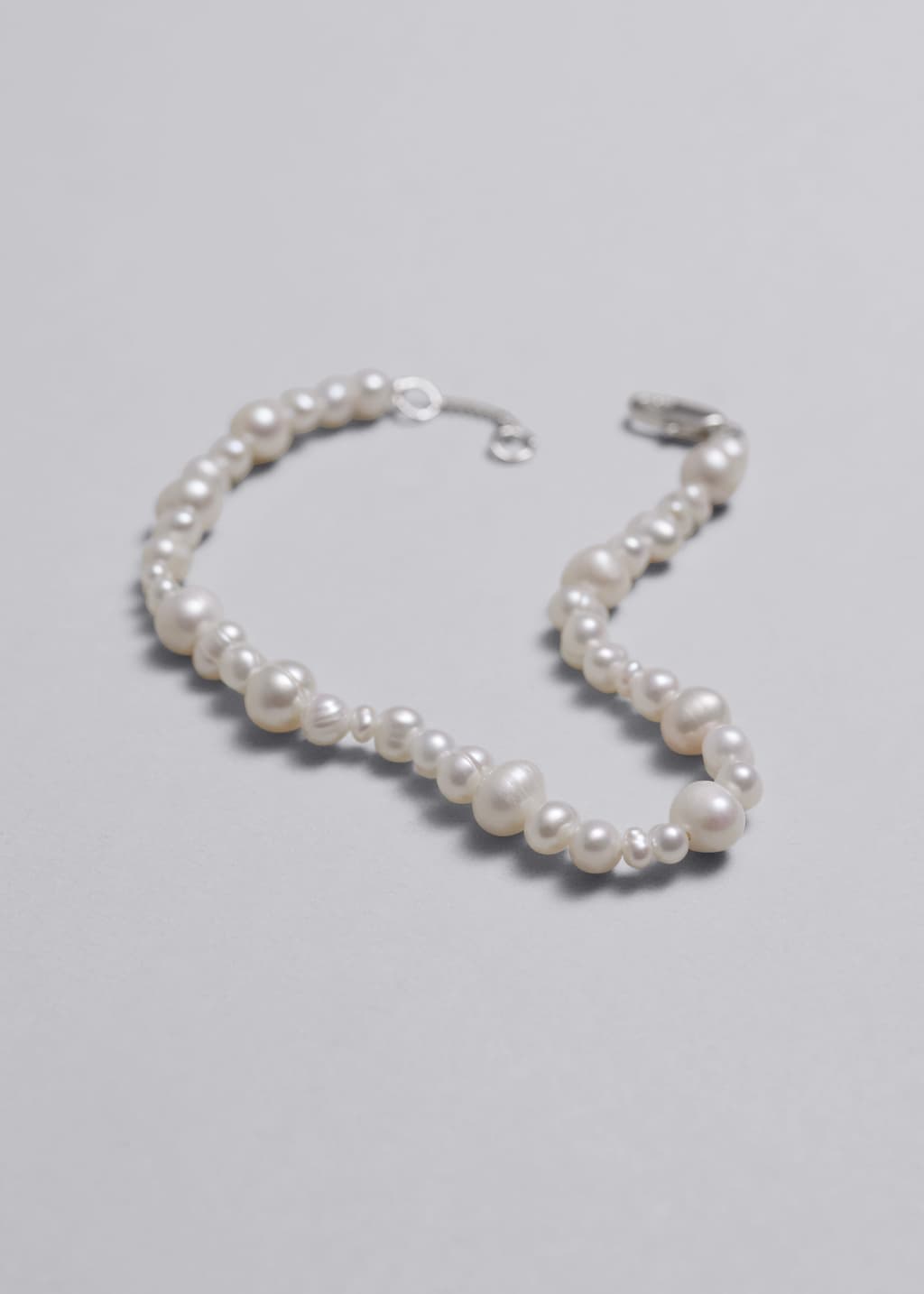 Organic Shaped Pearl Bracelet - {{variantName}} - Descriptive Detail