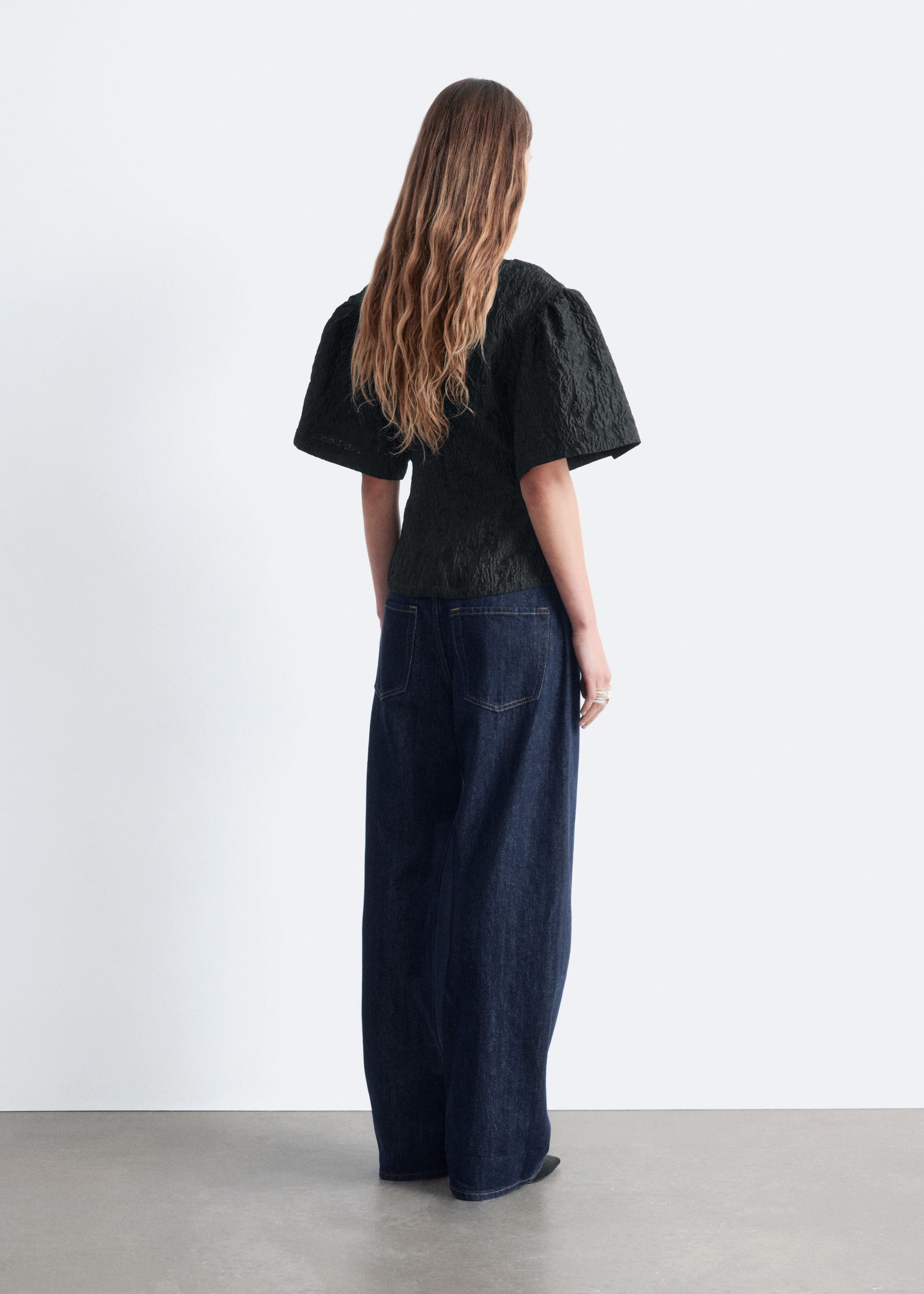 Żakardowy top z bufiastymi rękawami – Czarny – Lookbook