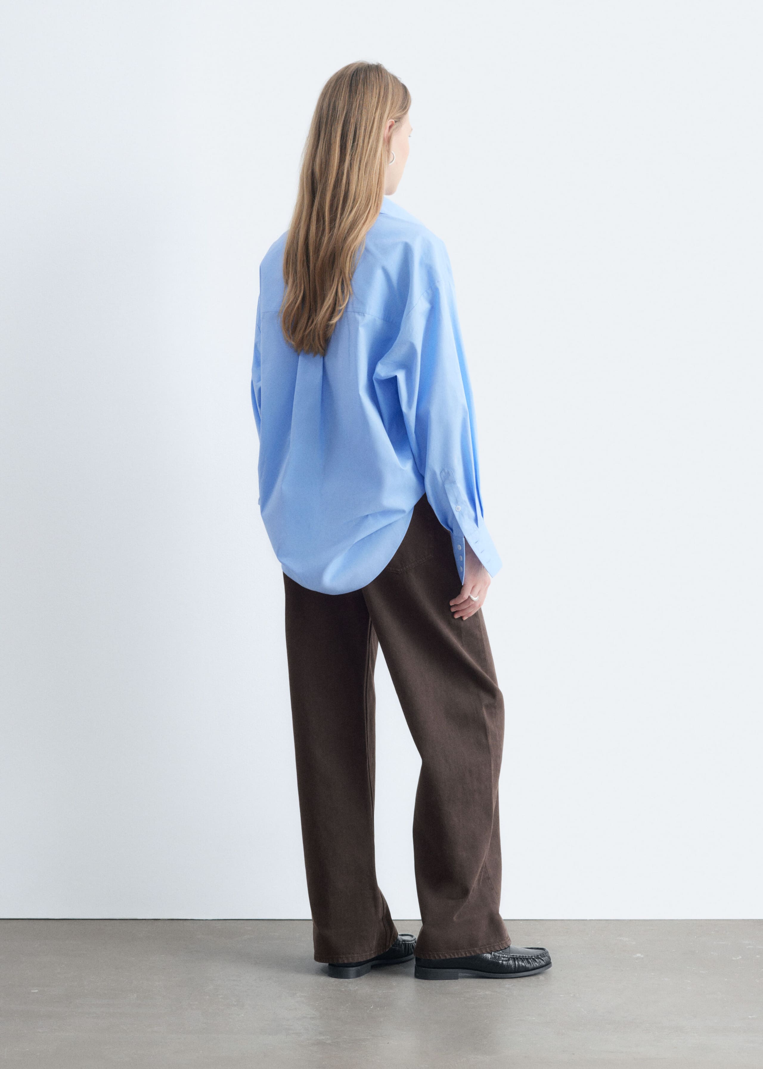 Barrel Leg Jeans – Mörkbrun – stilleben