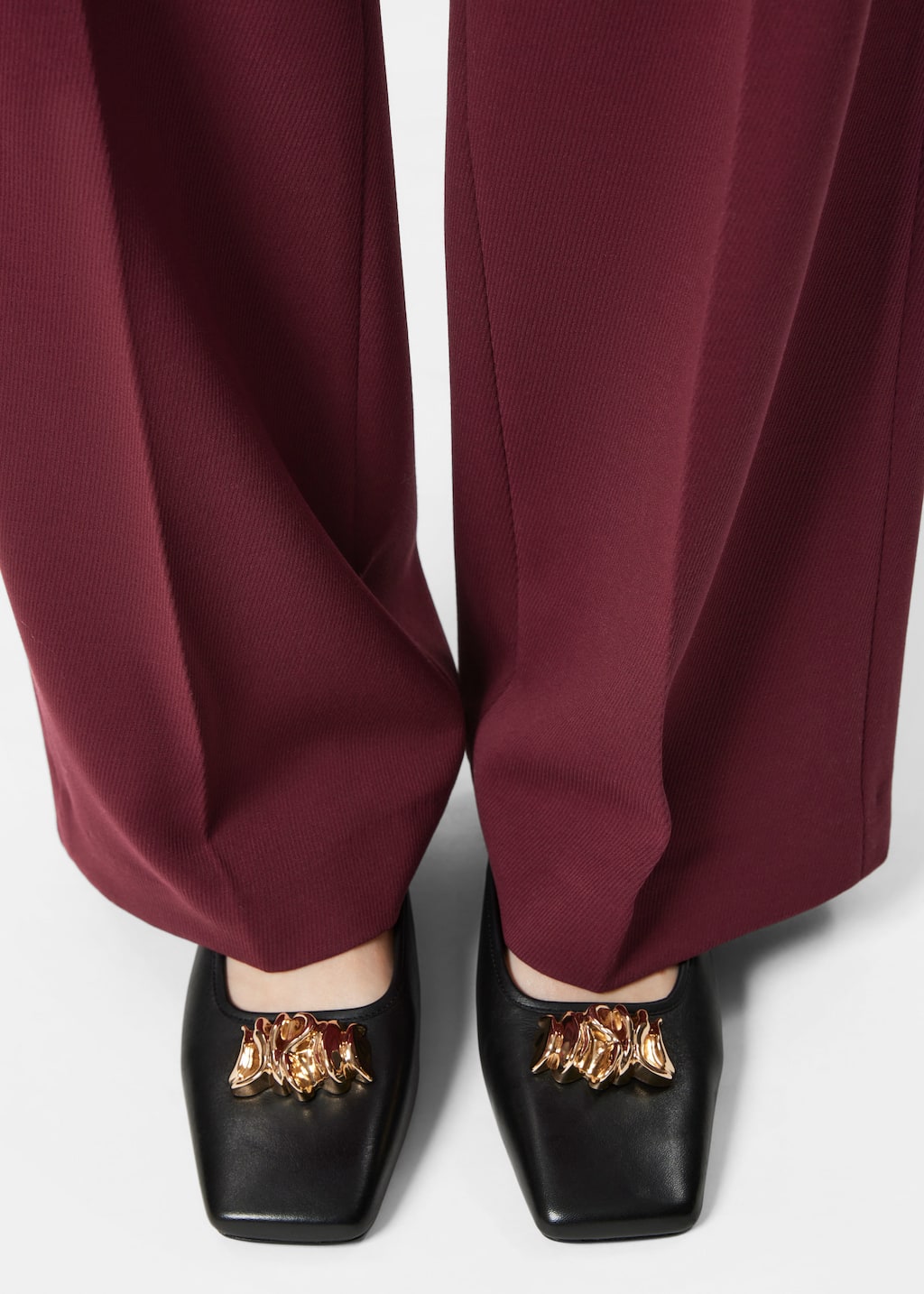 Pantaloni ampi con pieghe pressate - Crema - Lookbook