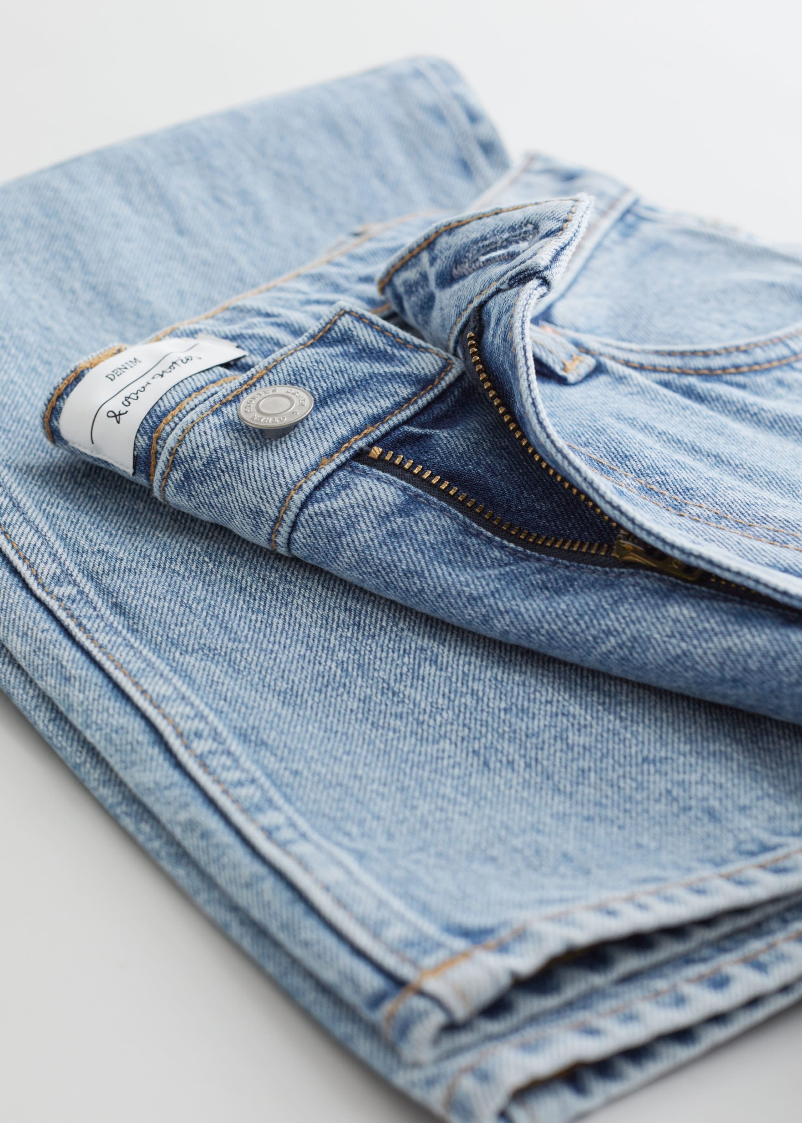 Precious Cut Jeans - {{variantName}} - Descriptive Detail