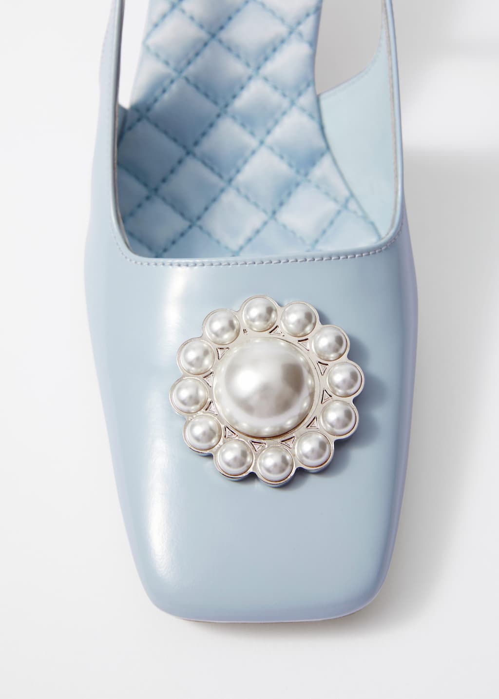 Image of Escarpins à bride arrière en cuir brillant