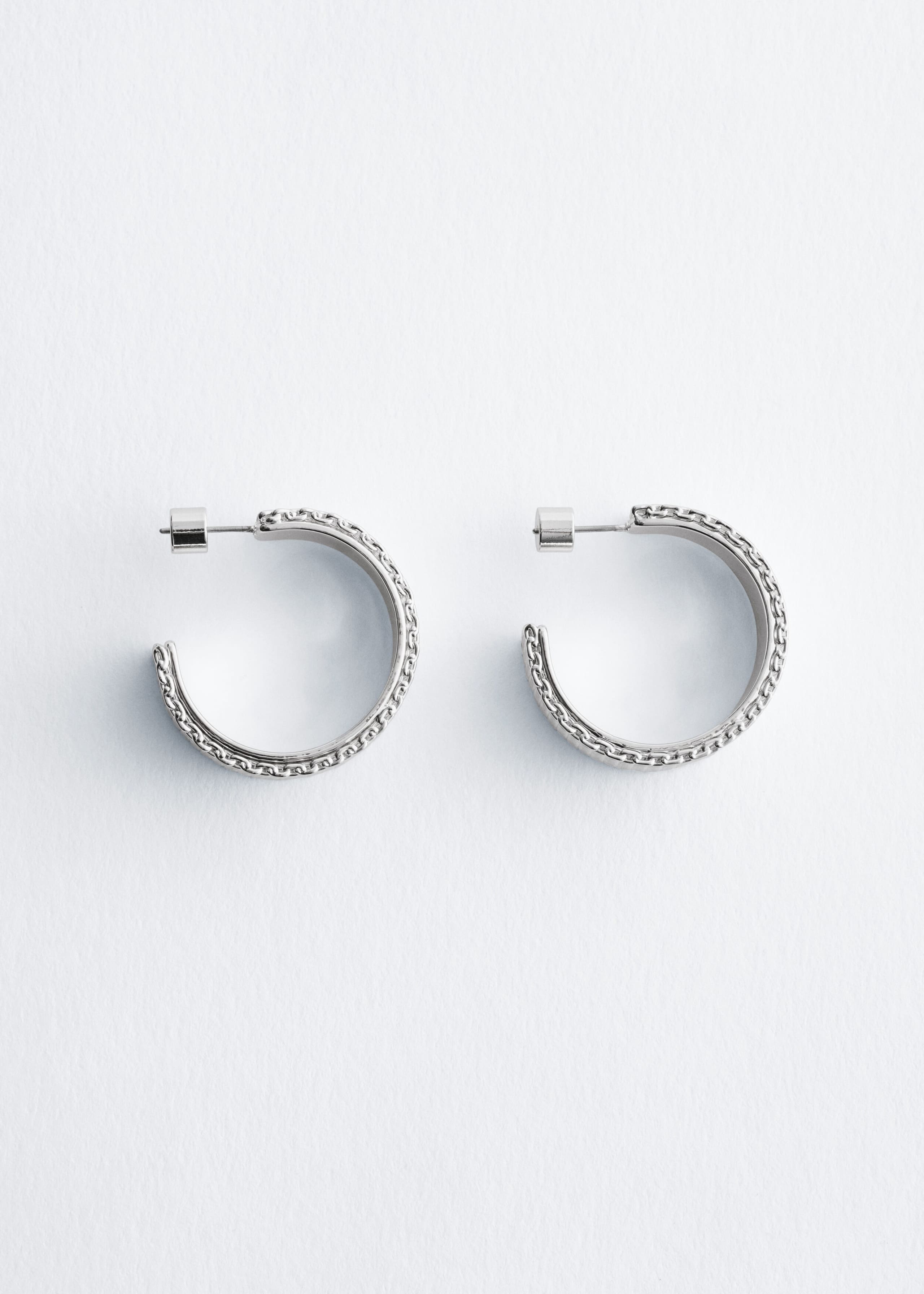Flat Chain Hoop Earrings - {{variantName}} - Descriptive Detail