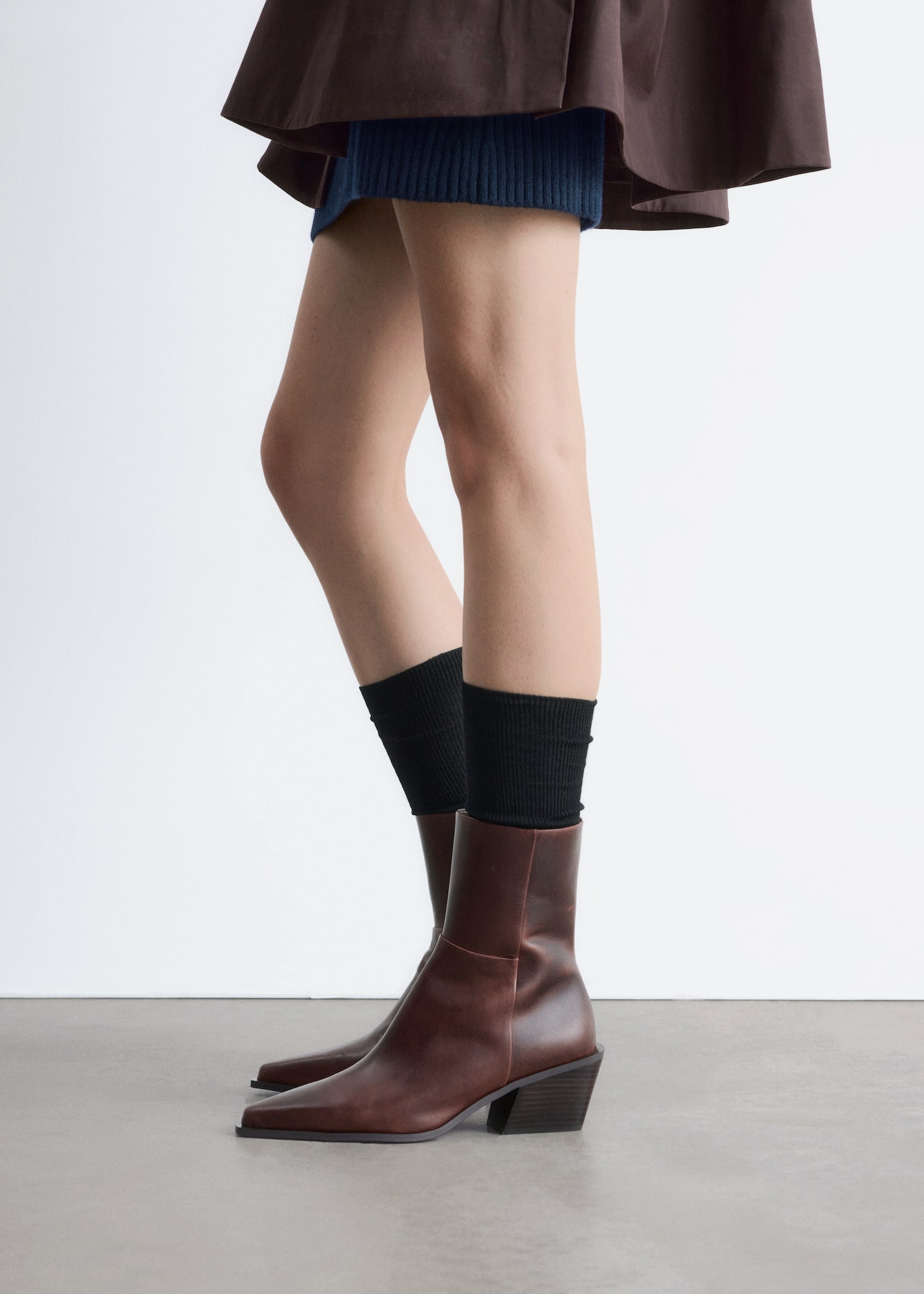 Sleek Leather Cowboy Boots - Castanho/Preto
