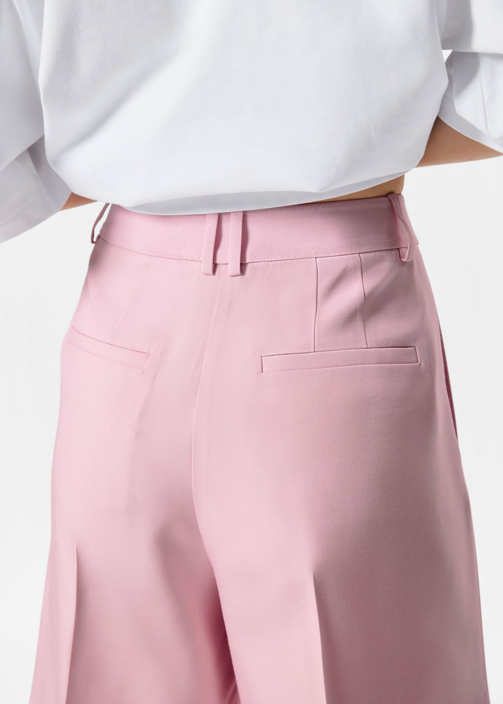 Plisowane bermudy – Pastelowy różowy – Lookbook