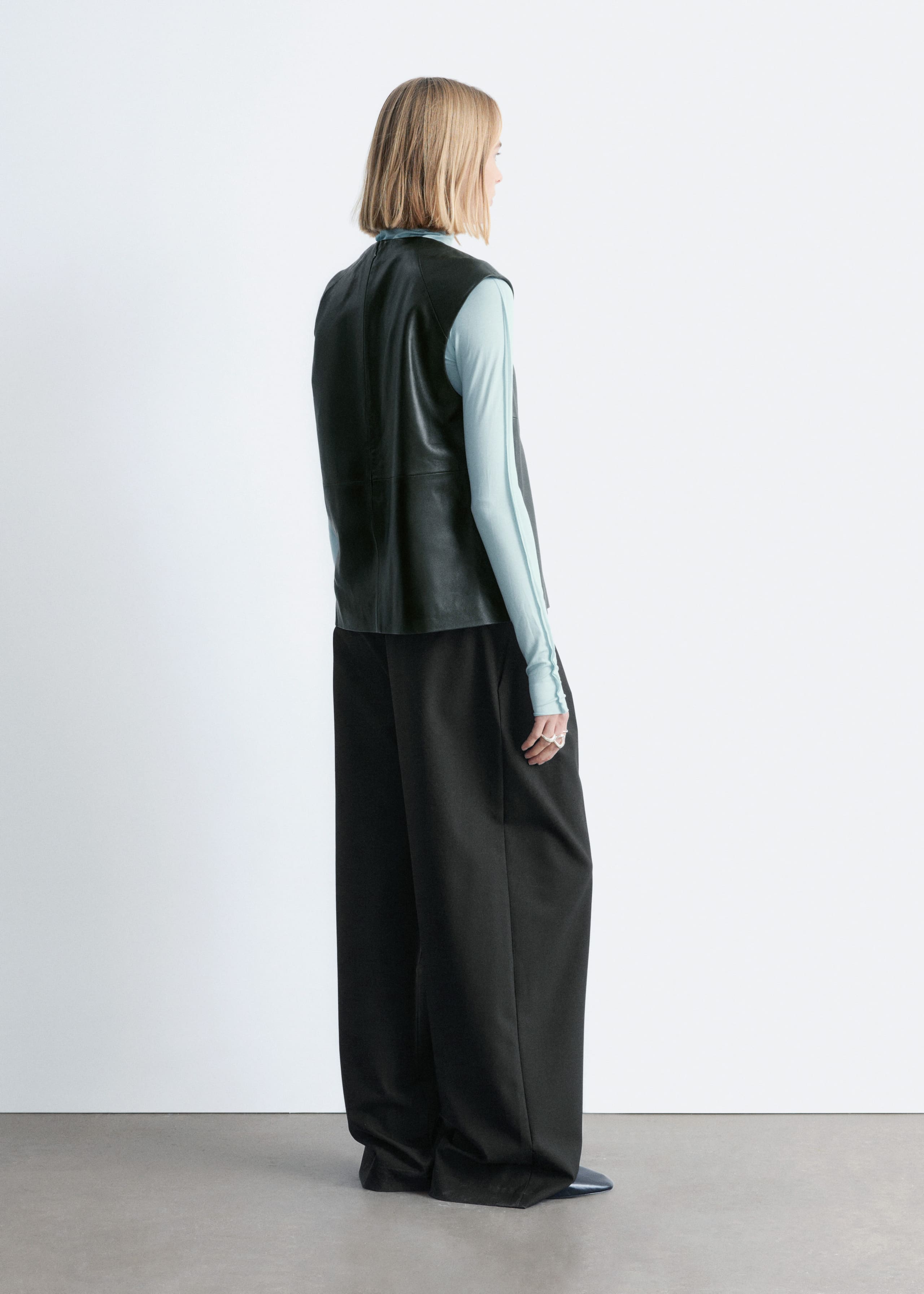 Image of Haut en cuir à épaule torsadée