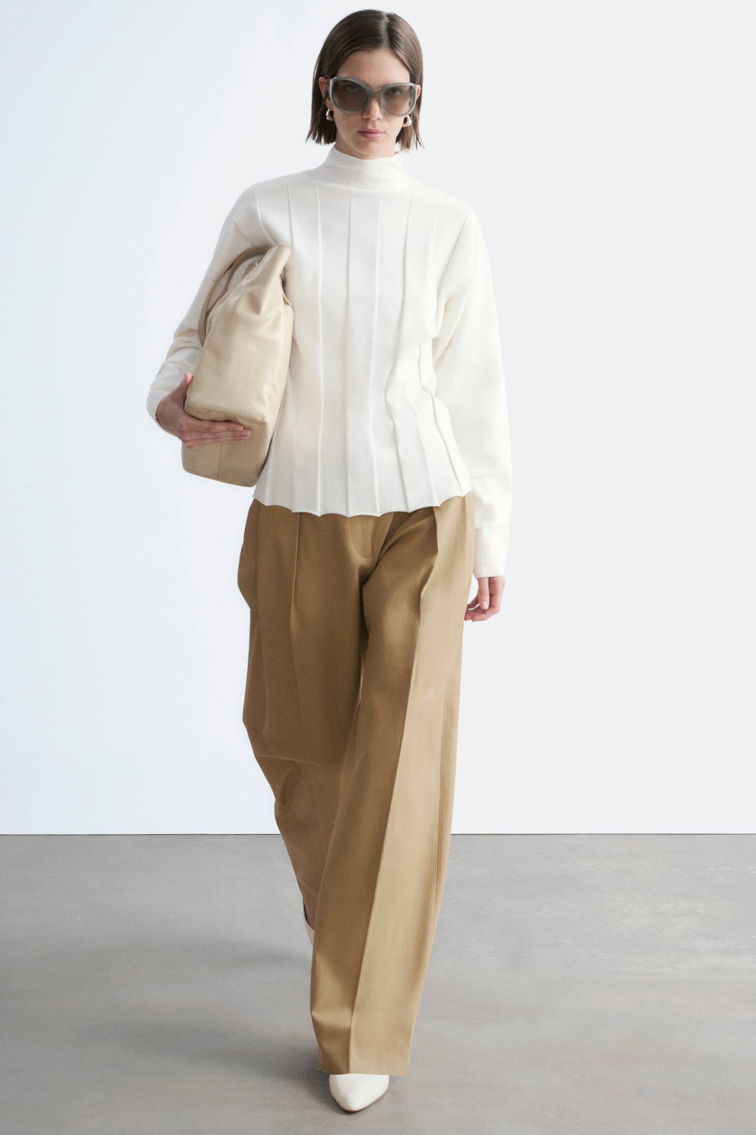 Maglia con collo a lupetto a coste - Bianco - 4