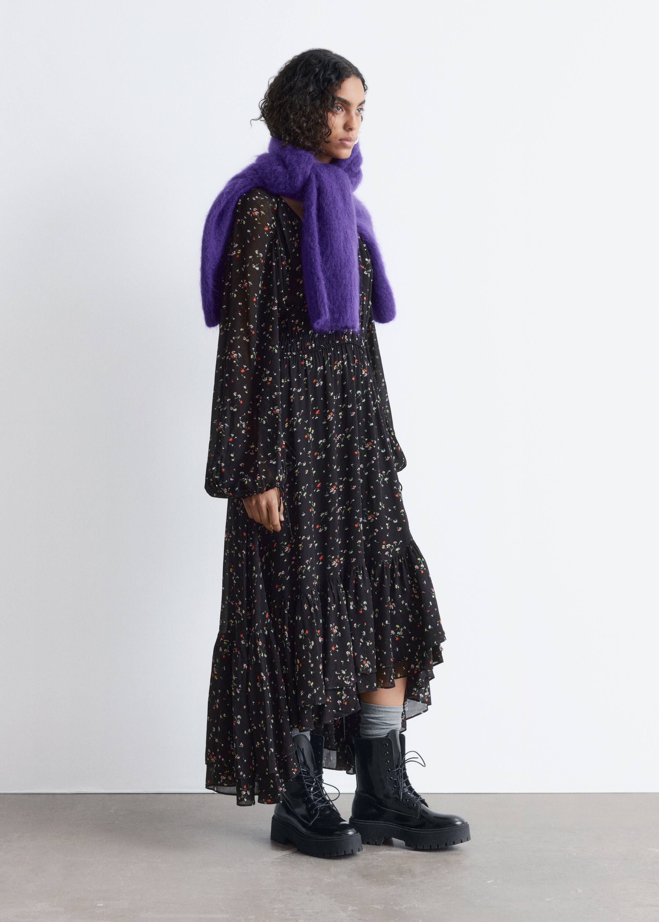 Ver imagen más grande: Maxivestido de manga larga con volantes - Negro/Floral - MUJER | H&M ES 1