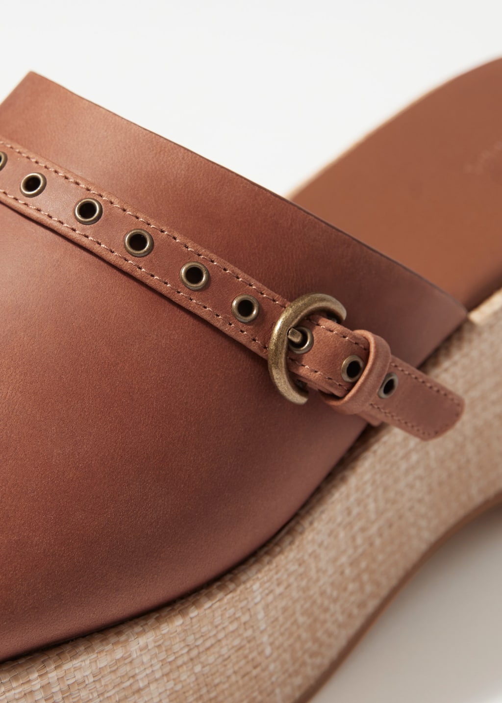 Mules in pelle scamosciata con plateau - {{variantName}} - Descrizione dettagliata