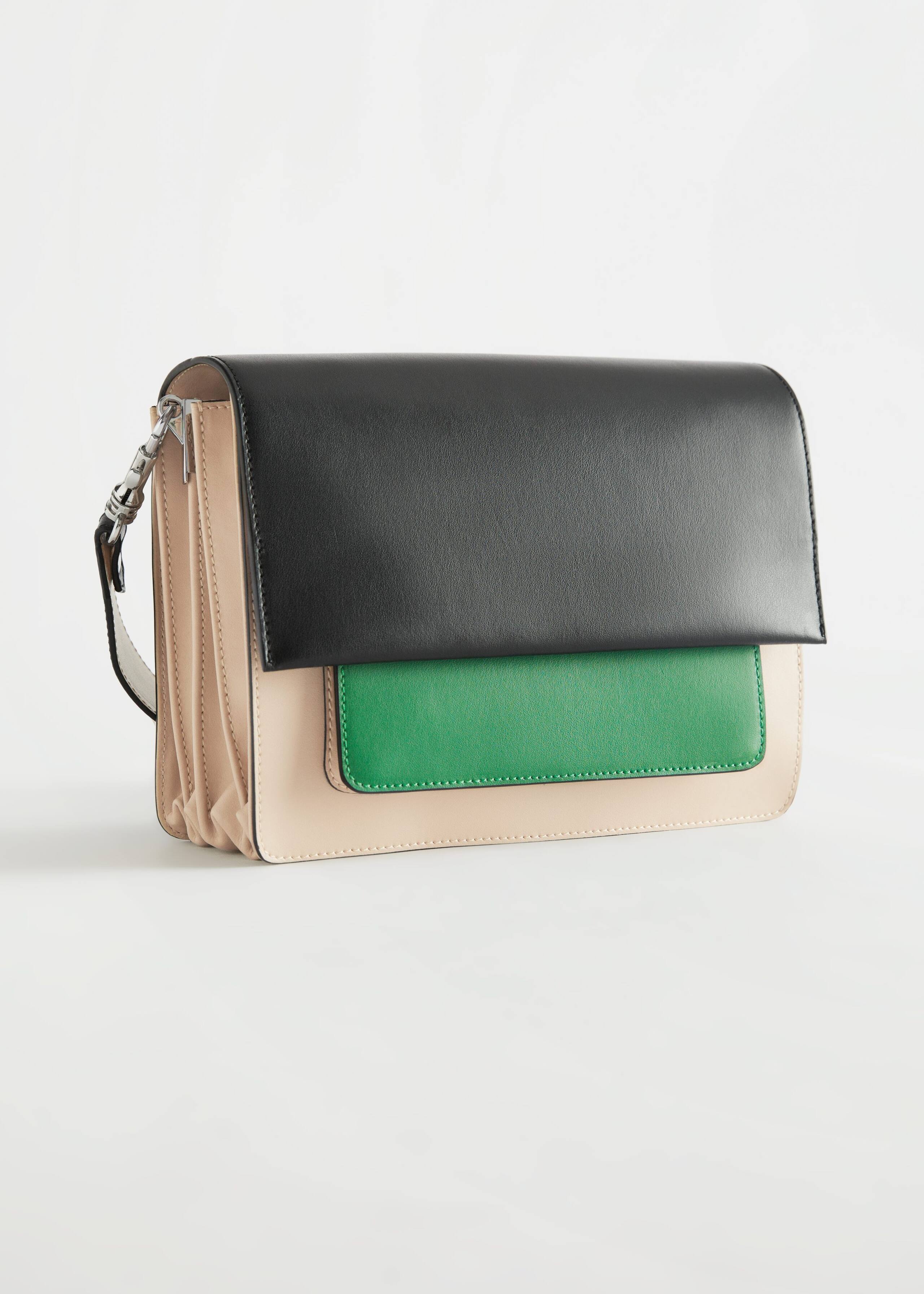 Short Leather Crossbody Bag - Black/Beige - Natura morta