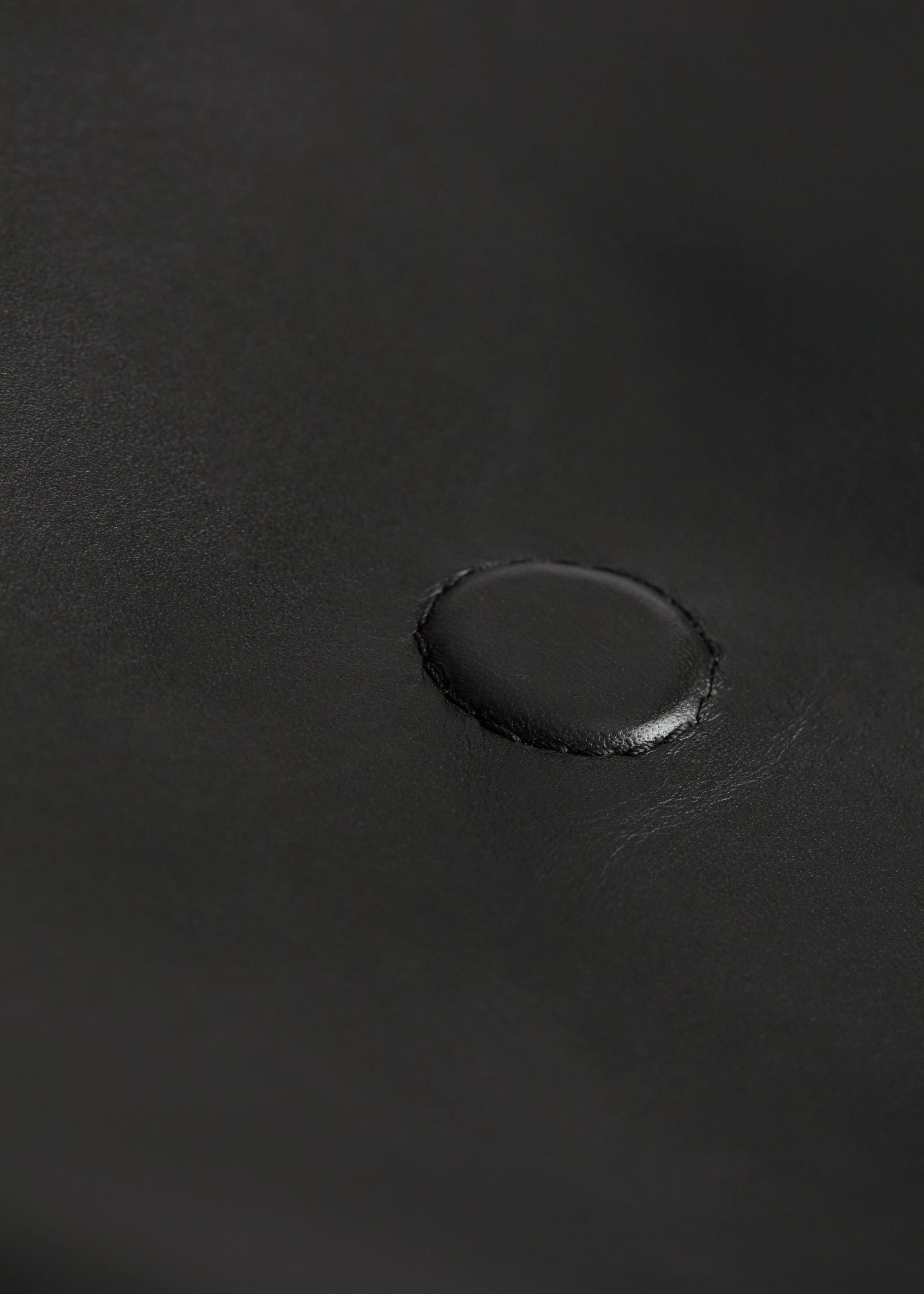 SmallLeatherShoulderBag - {{variantName}} - Descrizione dettagliata