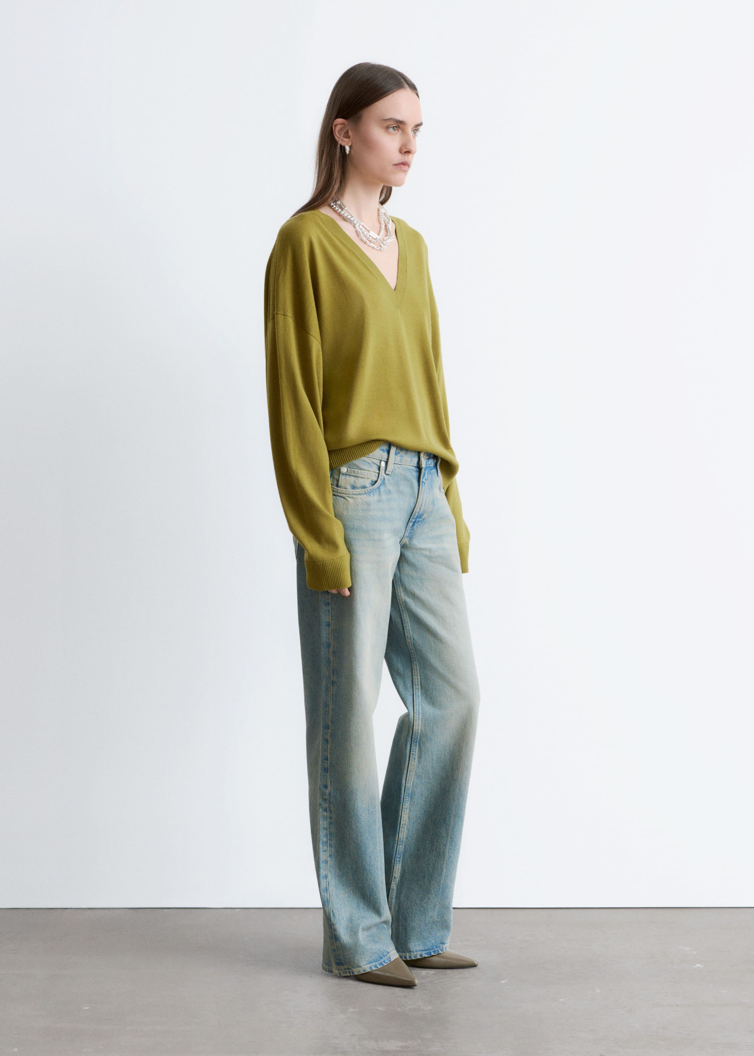 Image of Pull en laine à col en V