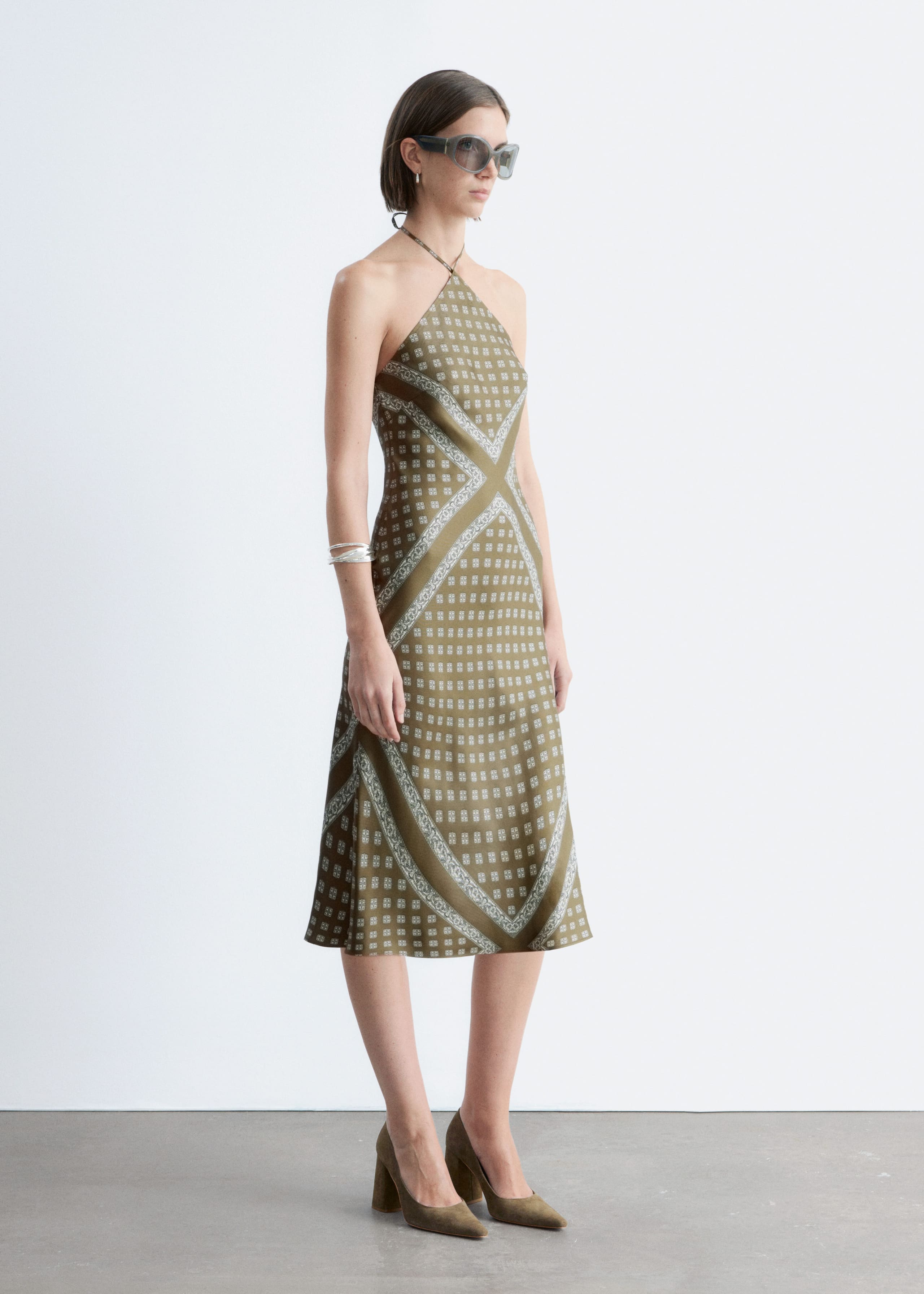 Image of Décolleté in pelle scamosciata con tacco a blocco