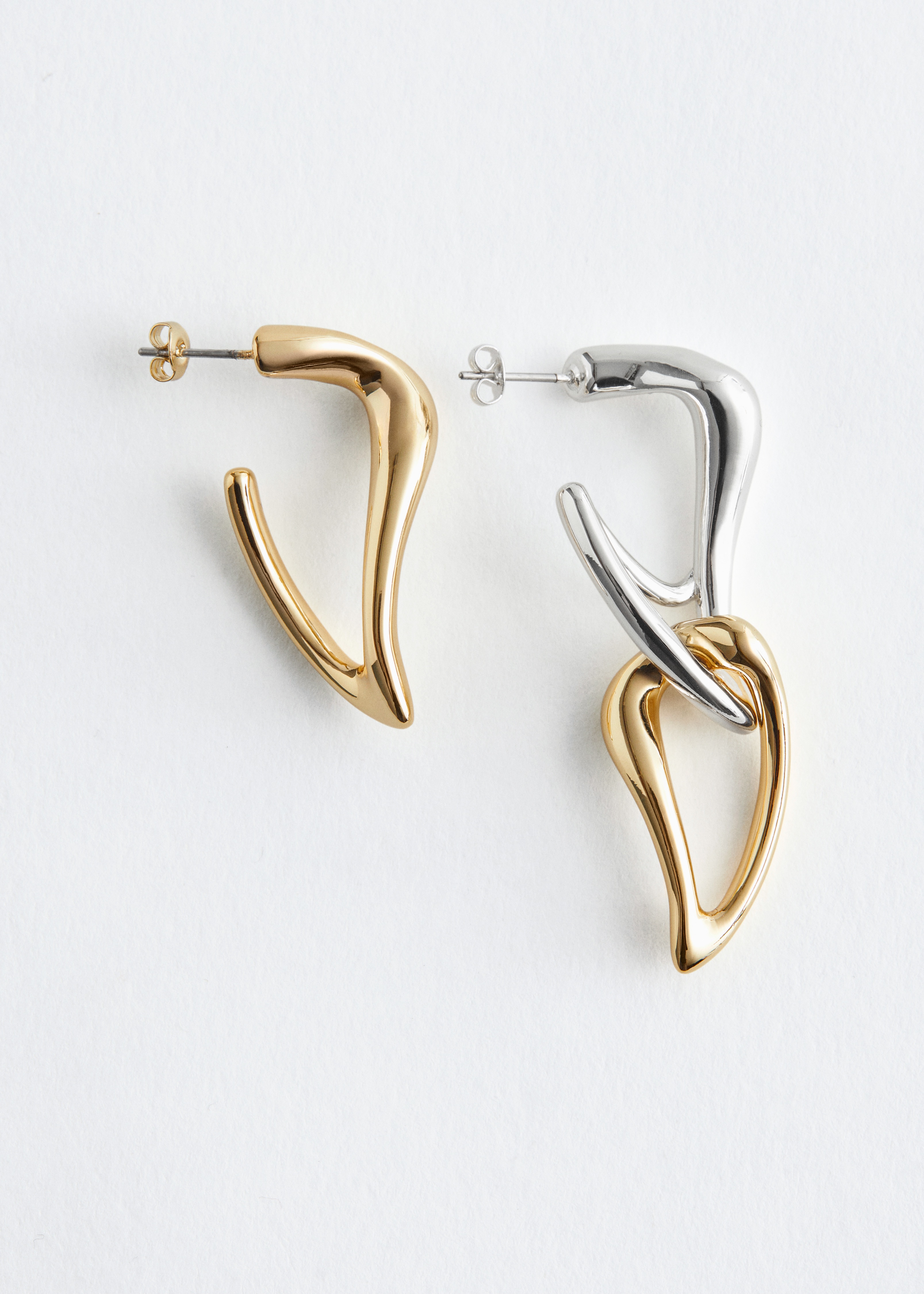 Orecchini scultorei spaiati - Oro/Argento