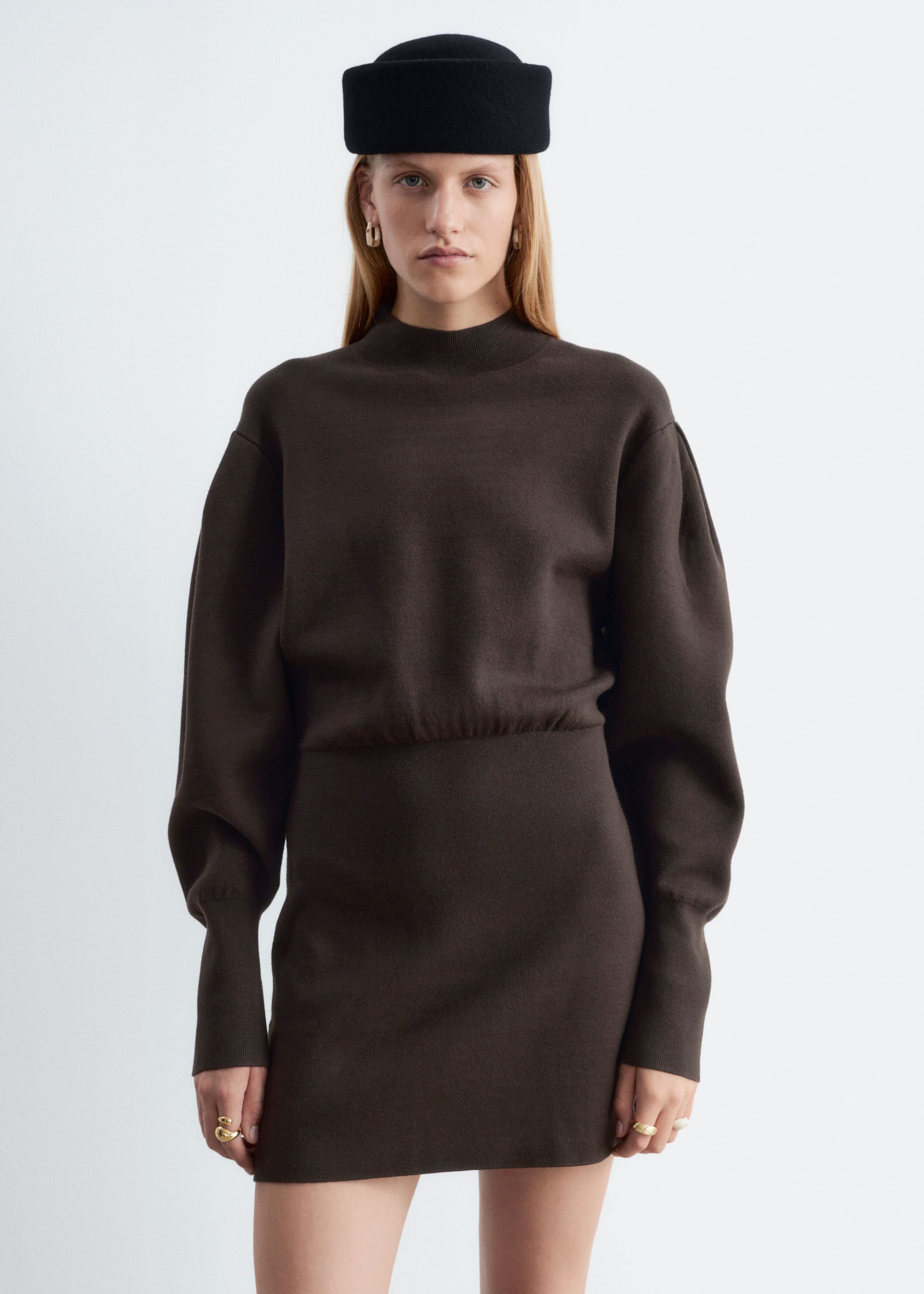 Minivestido de punto con cuello perkins - Marrón oscuro - Lookbook