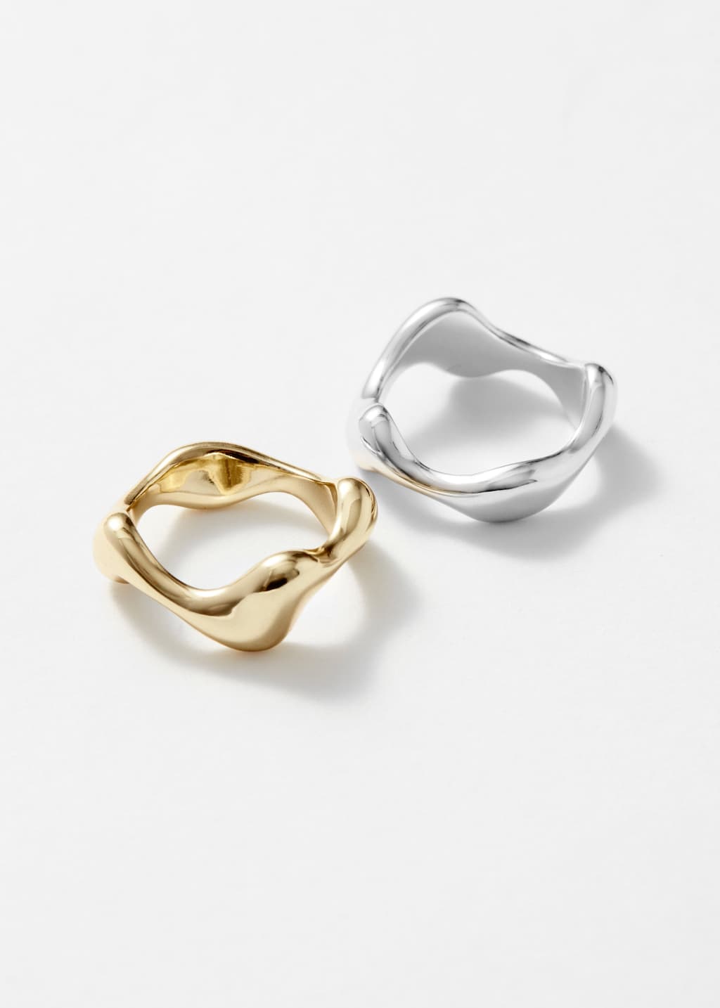 Vågformad ring – Silver – stilleben