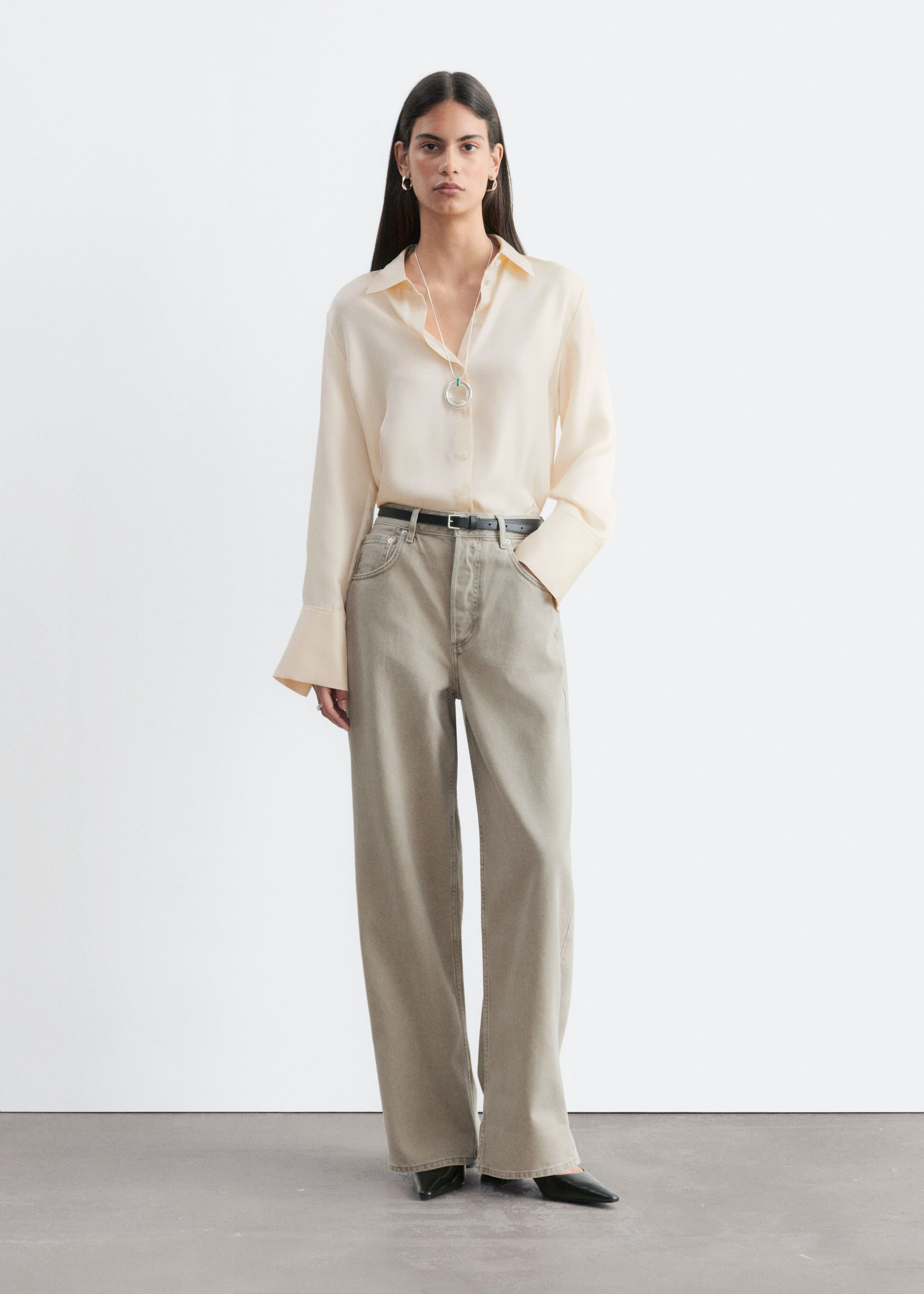 Barrel-Leg Jeans - Light Khaki - Lookbook