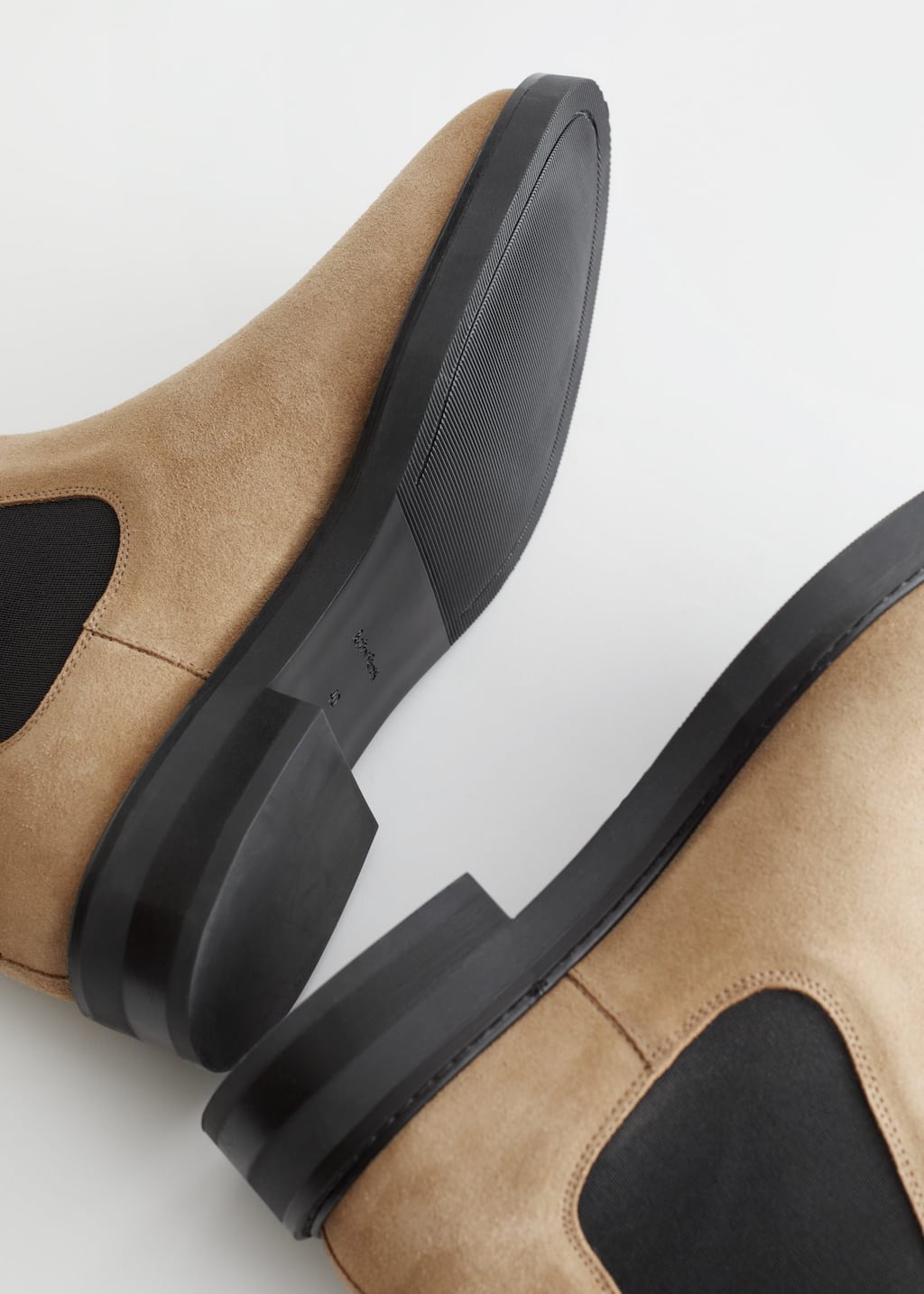 Leather Chelsea Boots - {{variantName}} - Detalle descriptivo