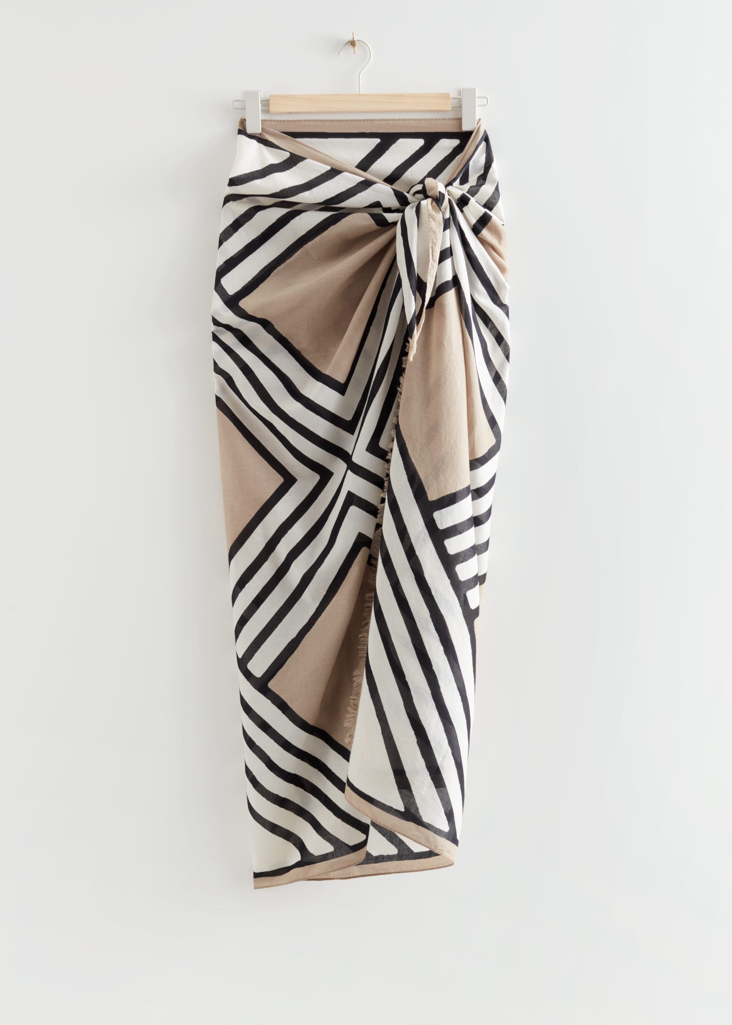 Printed Cotton Sarong - Black/White/Beige - Still Life