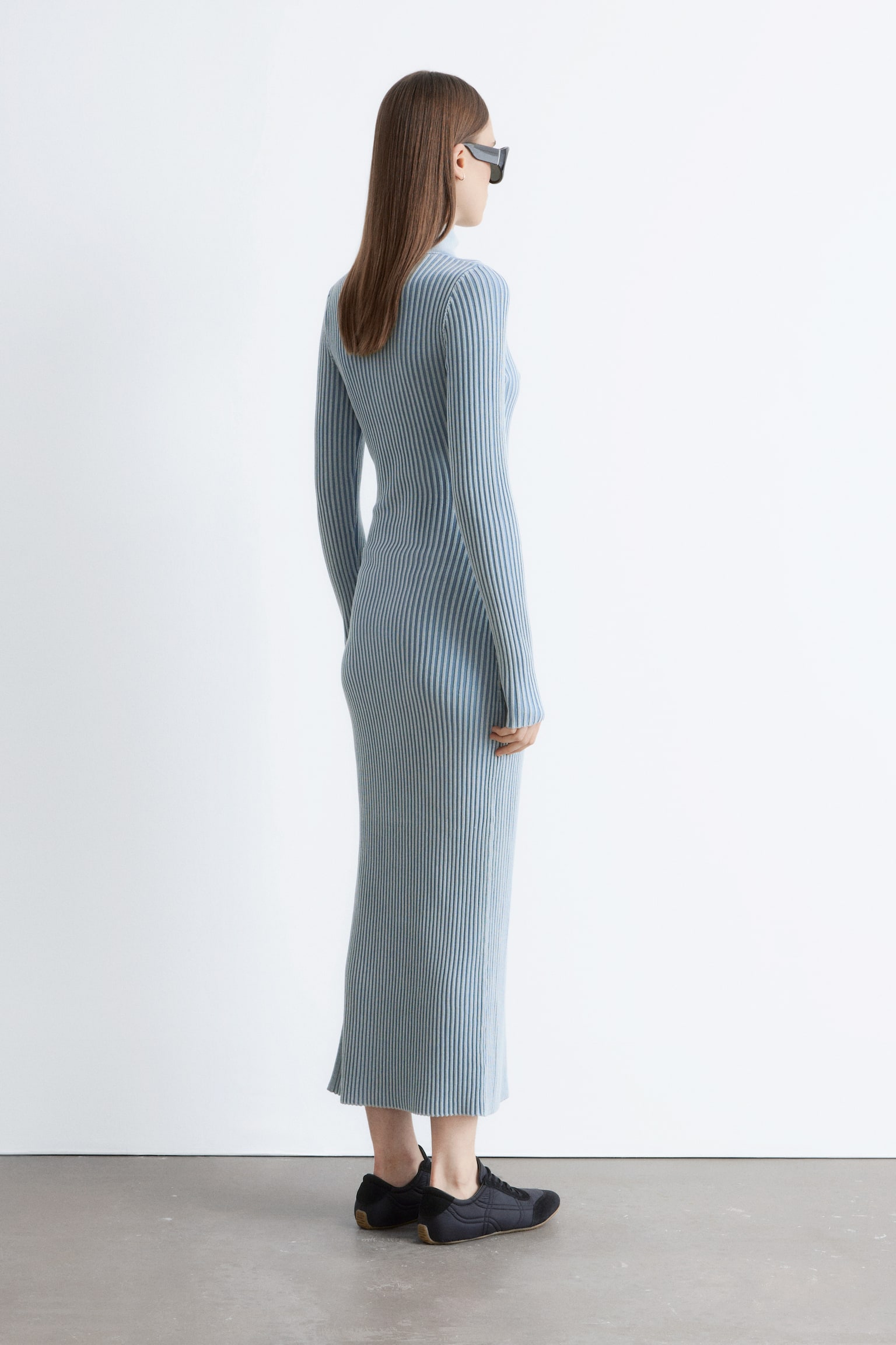 Ribbet maxikjole med lynlås - Støvet blå - 7