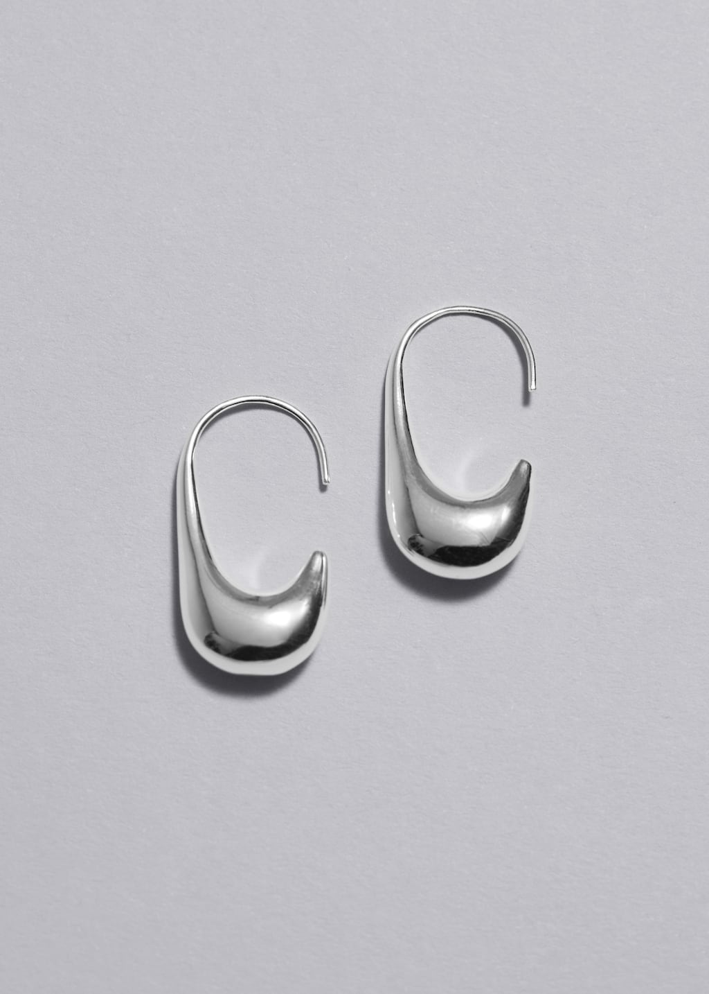 SculpturalHoopEarrings – Złoty – Martwa natura