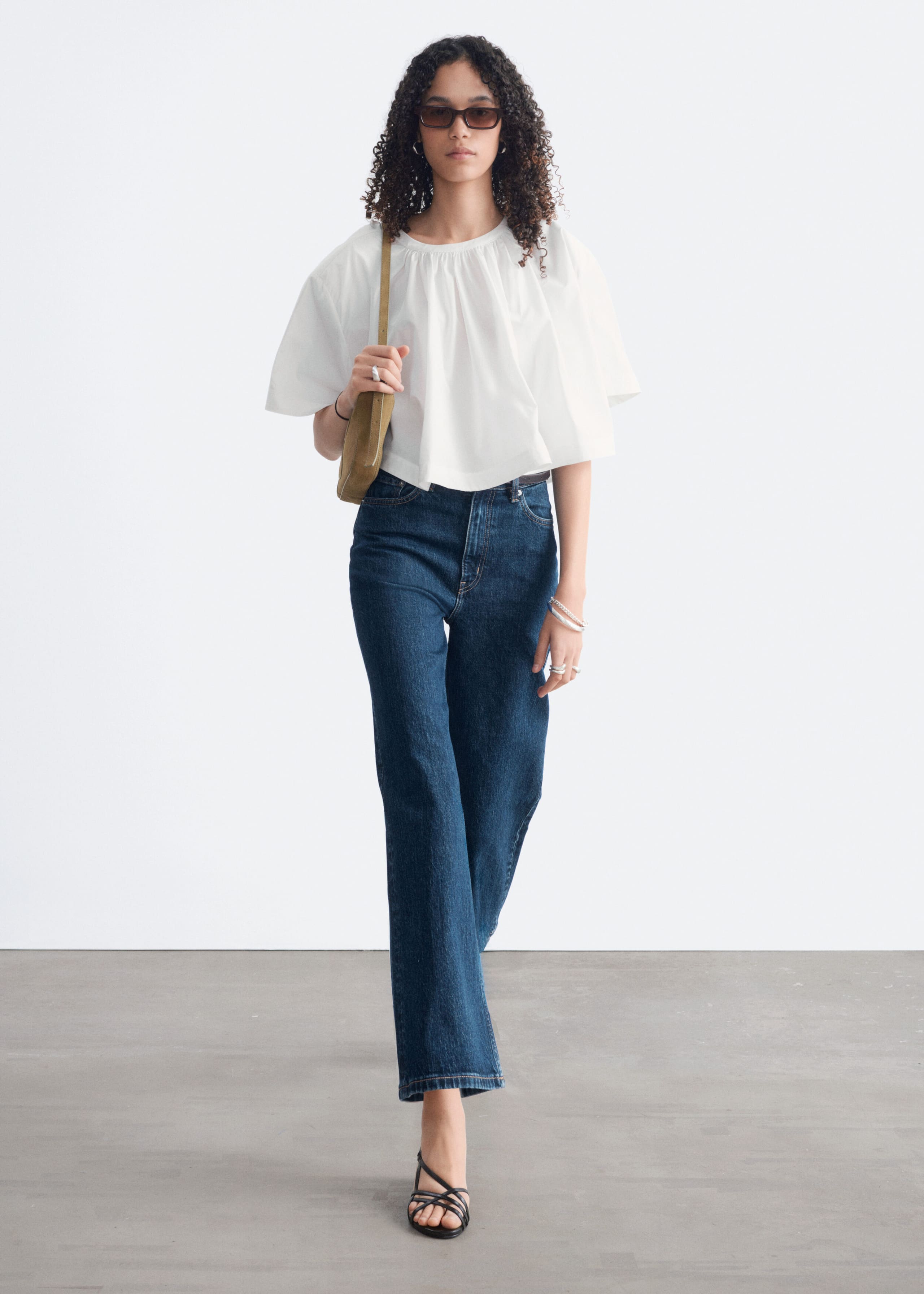 Croppade jeans med vida ben – Mellanblå – stilleben