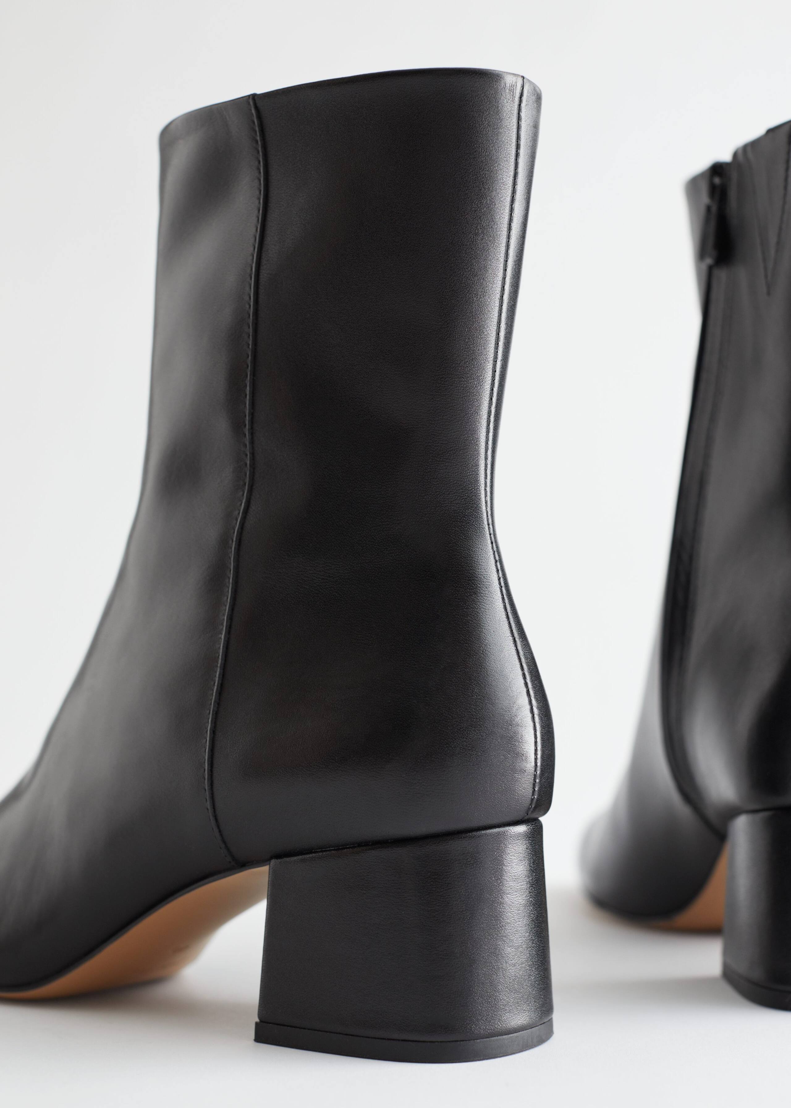Block Heel Leather Boots - {{variantName}} - Descrizione dettagliata