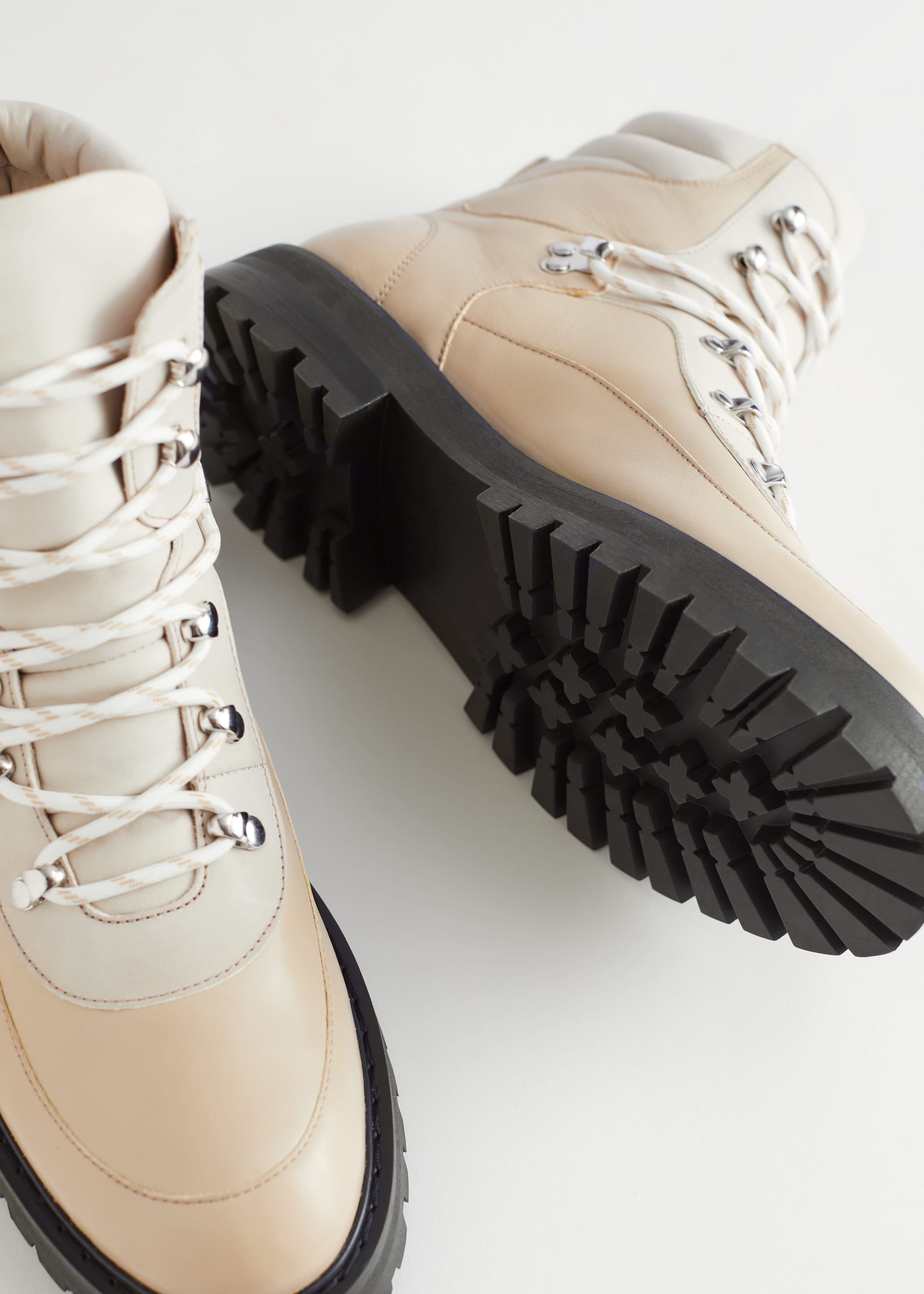 Leather LaceUp Hiking Boots - {{variantName}} - Detalle descriptivo