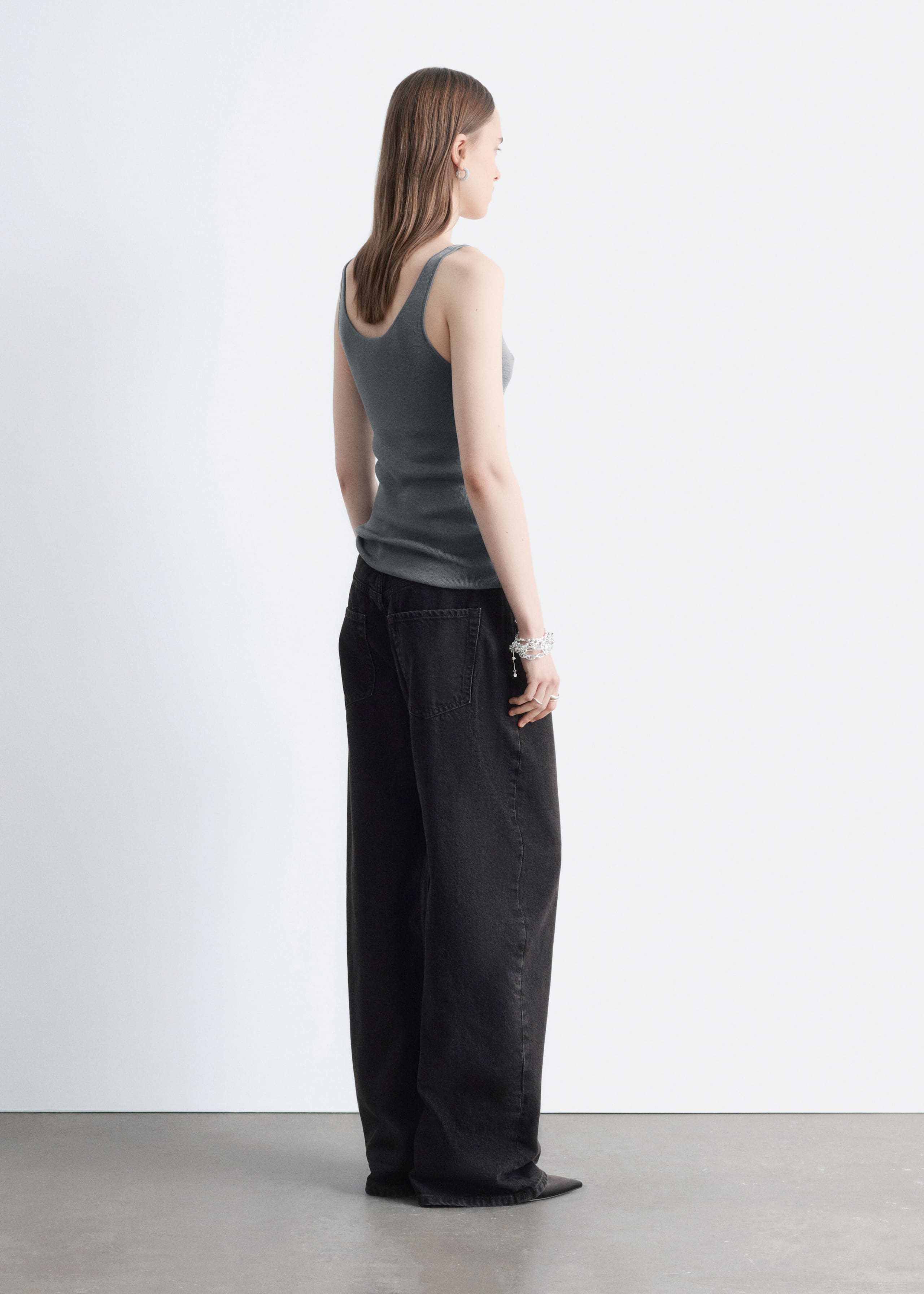 Camiseta de tirantes con cuello redondo - Crema - Lookbook