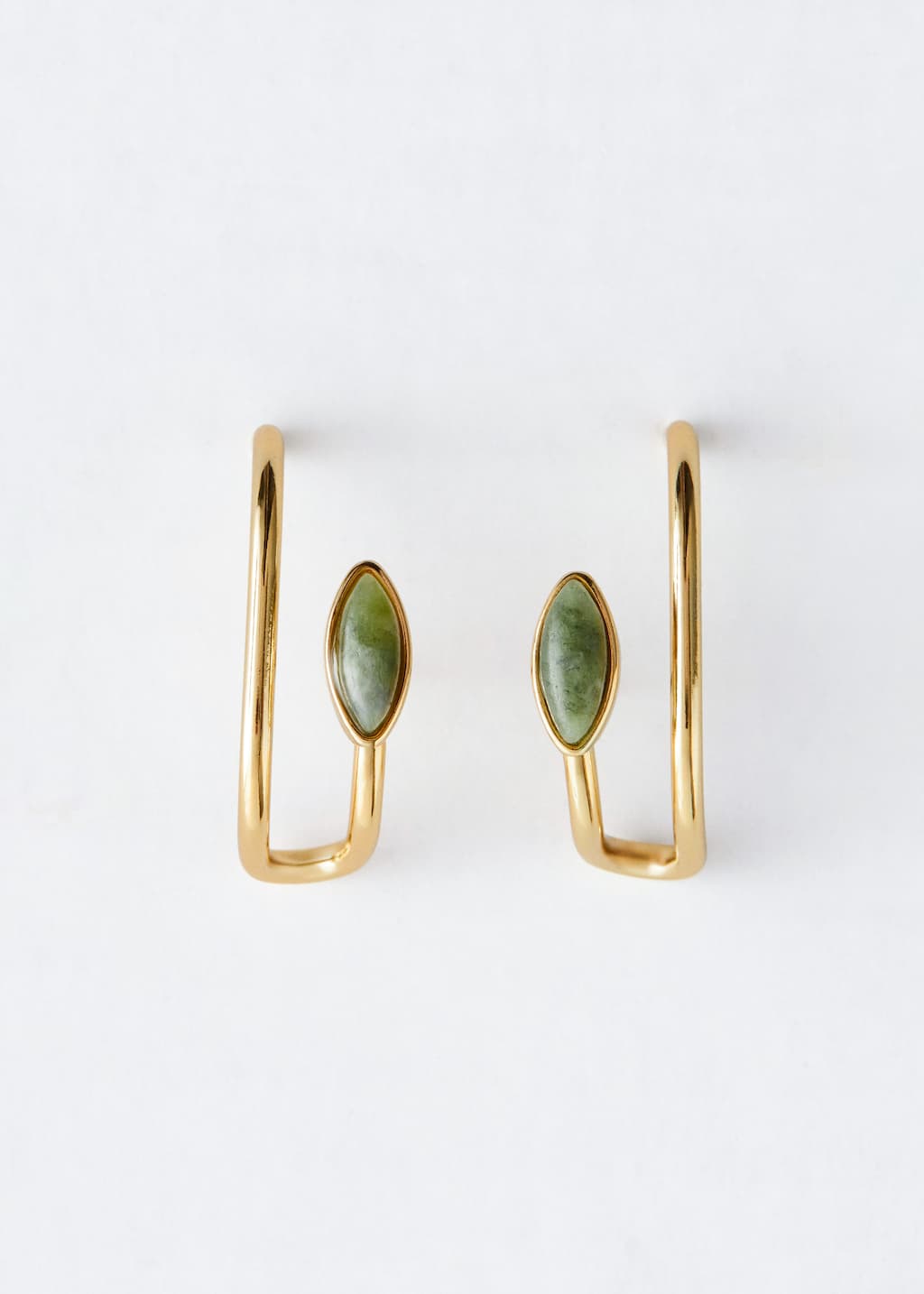 Image of Pendientes de botón con detalle ear-cuff