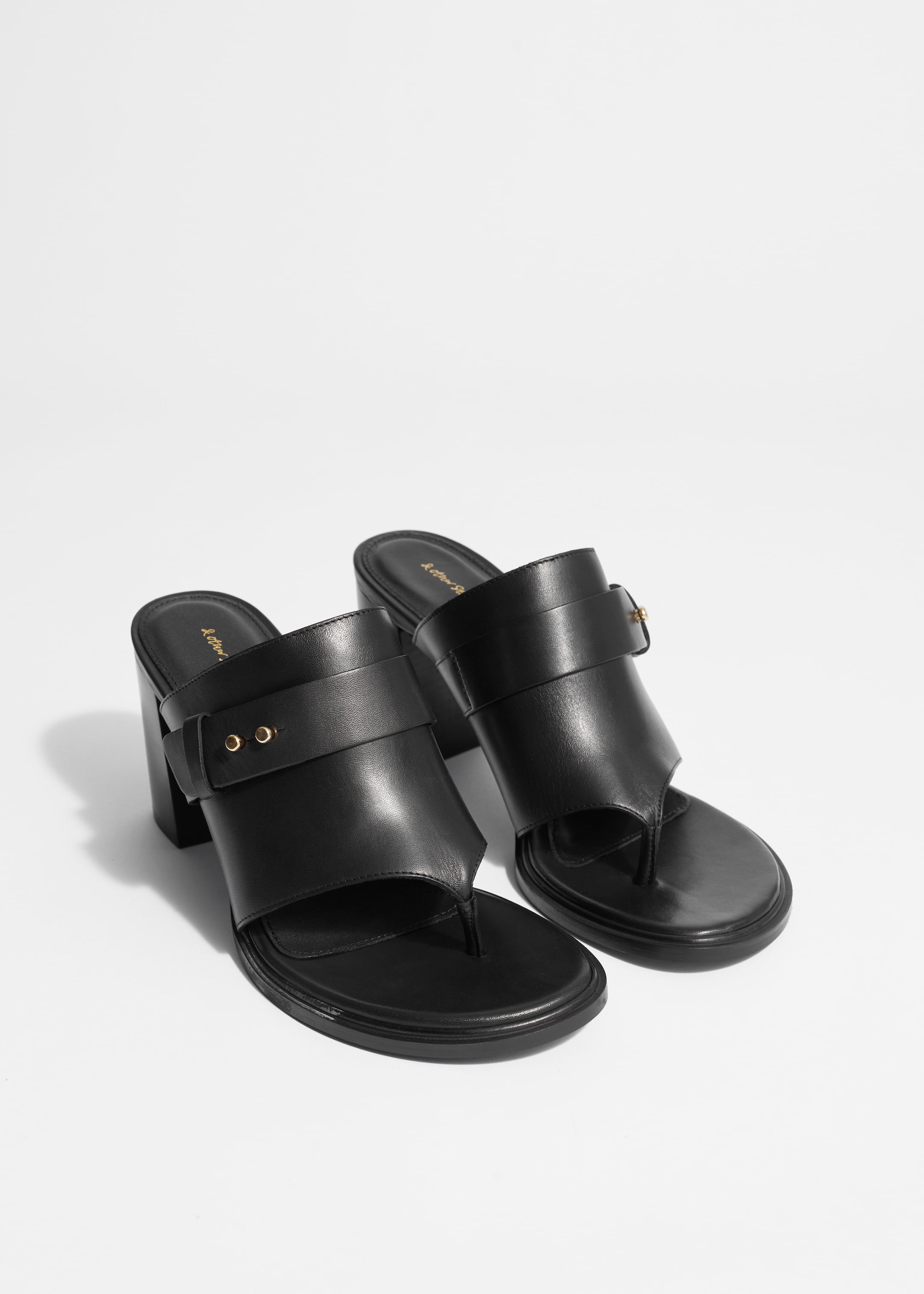 Näytä suurempi kuva: Nahkaiset varvassandaalit - Musta - NAISET | H&M FI 2