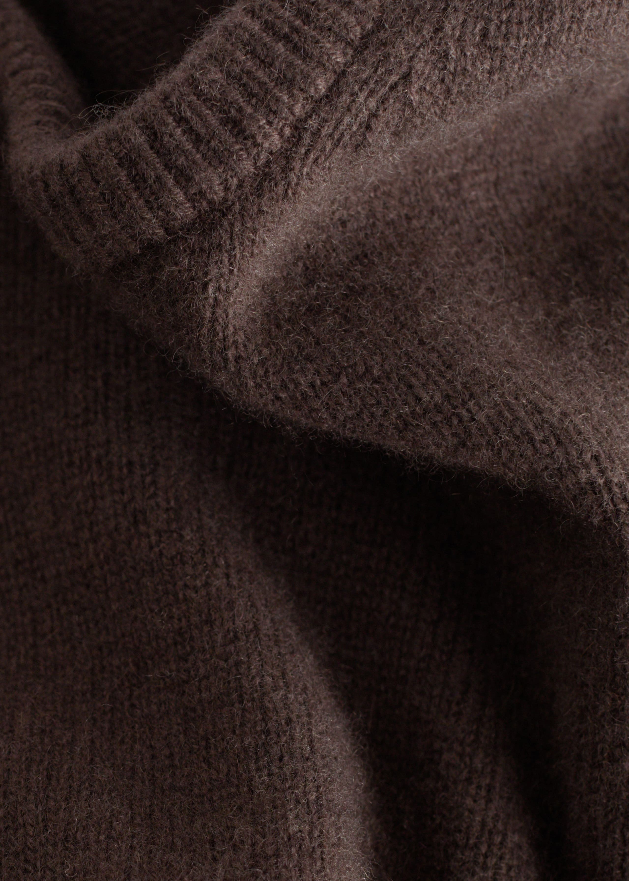 Knitted Cashmere T-shirt - {{variantName}} - Descriptive Detail