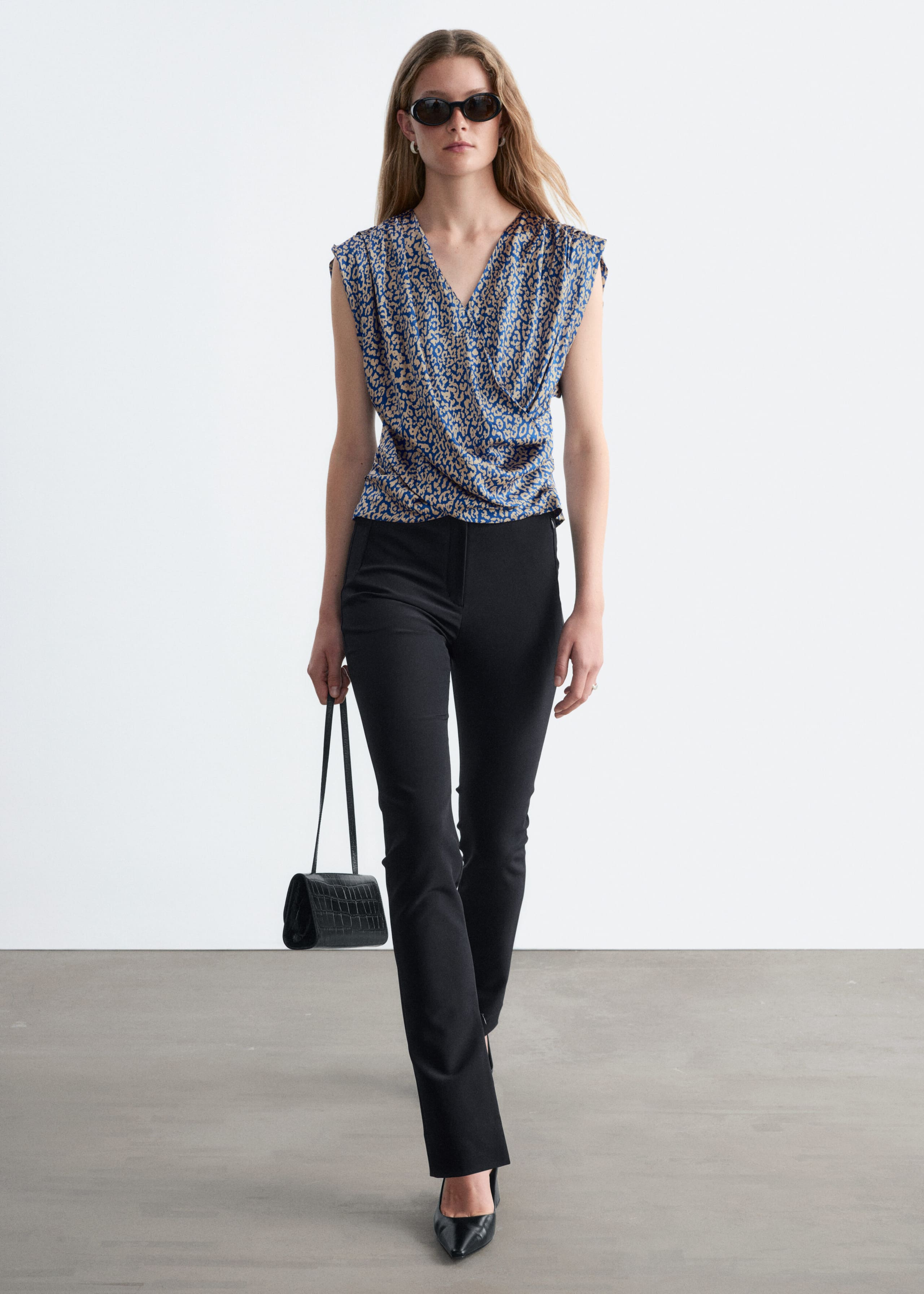 Ärmelloses Wickeloberteil - Beige/Blau - Lookbook
