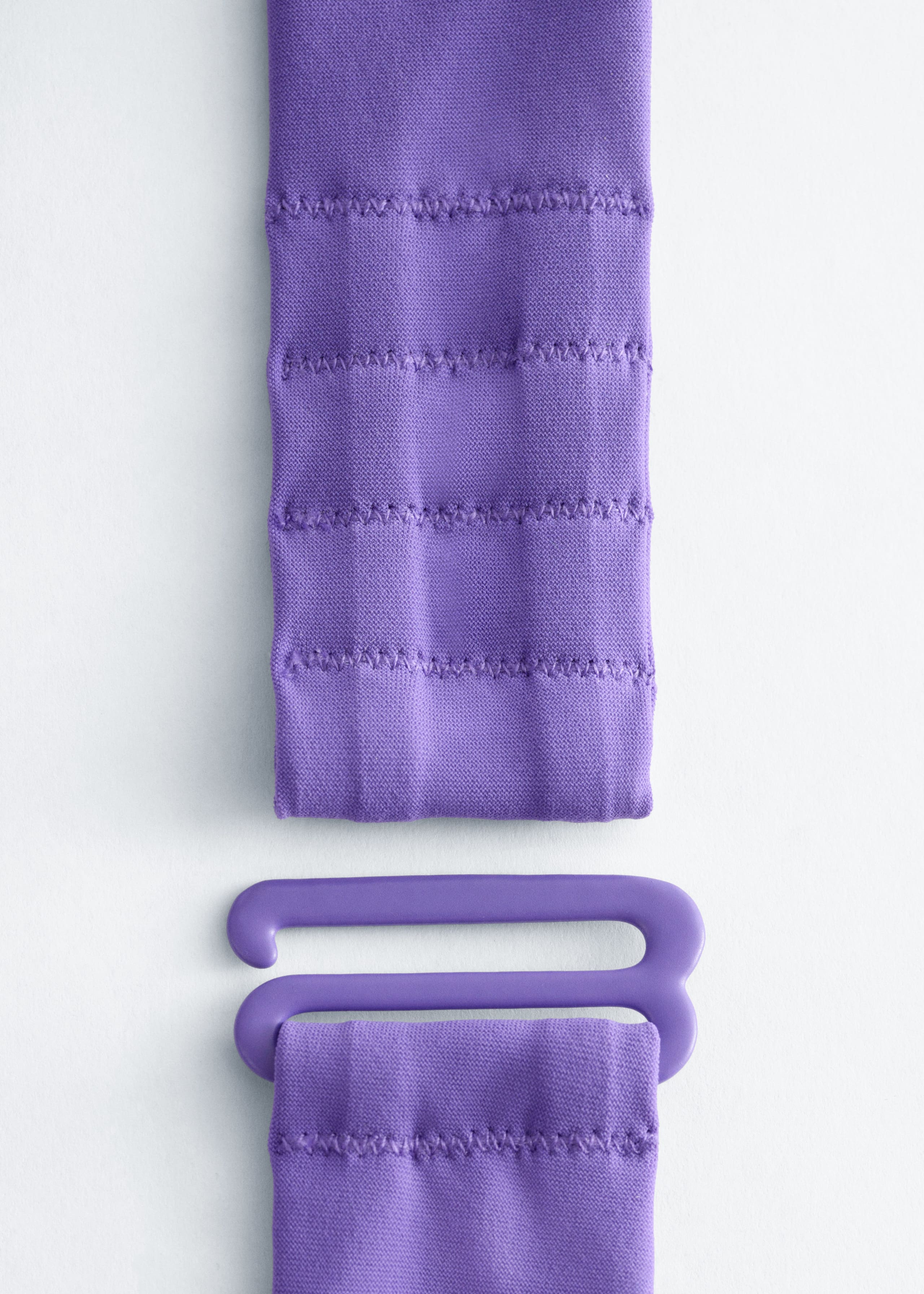 Bikinioberteil mit Bügeln und Schleifendetail - {{variantName}} - Beschreibendes Detail