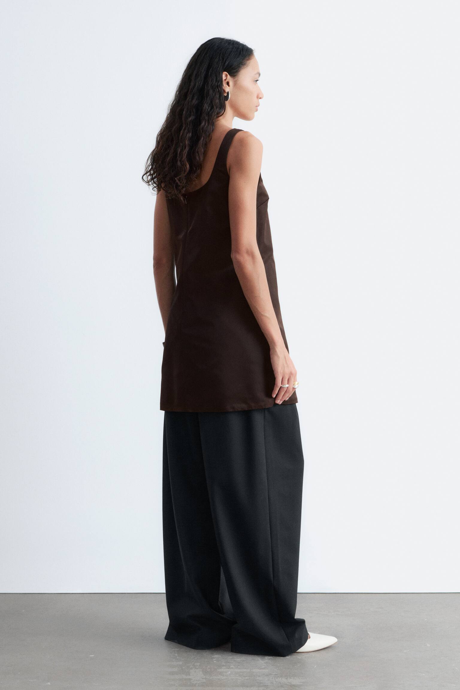 Mini abito scultoreo con coulisse - Marrone scuro - 7