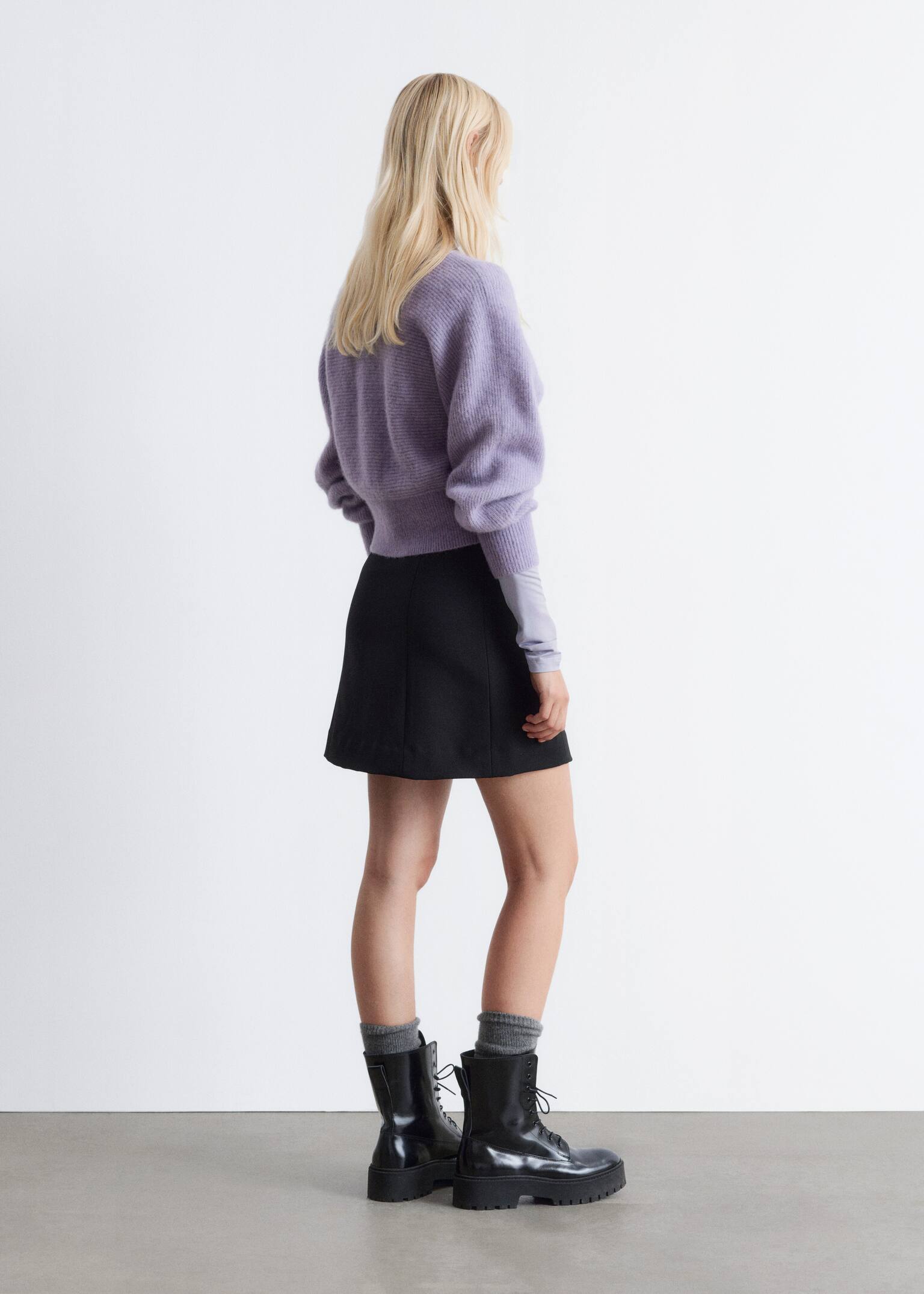 Kurze Strickjacke aus Alpakamischung - Helllila/Braun - 3
