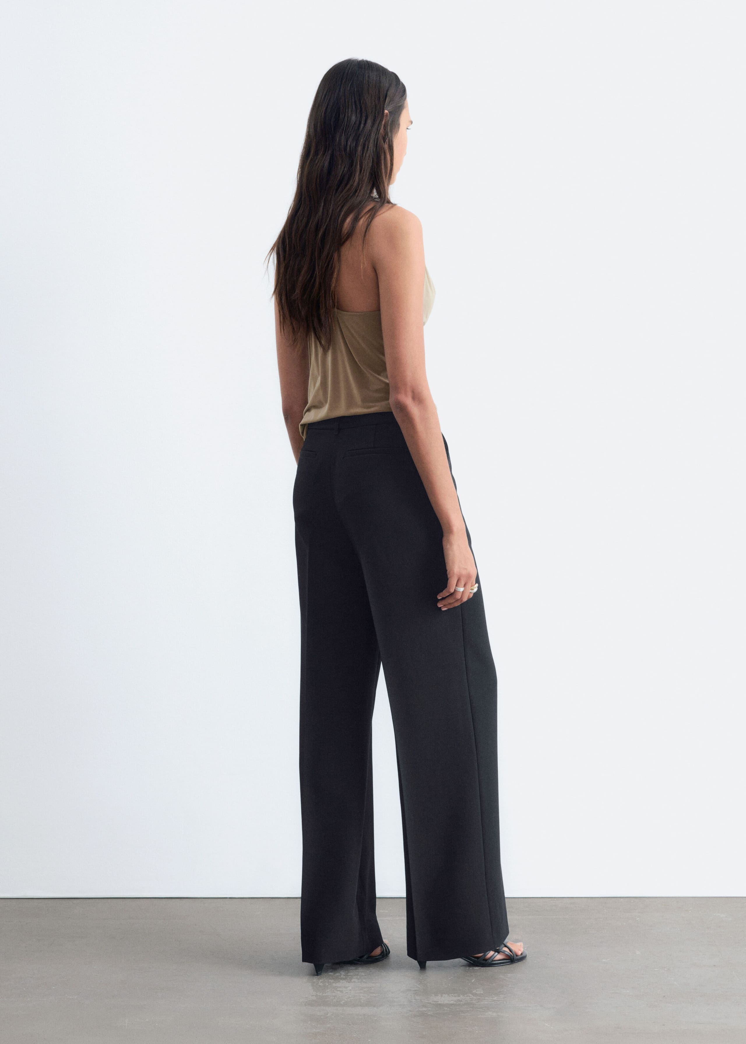 Loose-Fit Tailored Trousers - Black - Lookbook