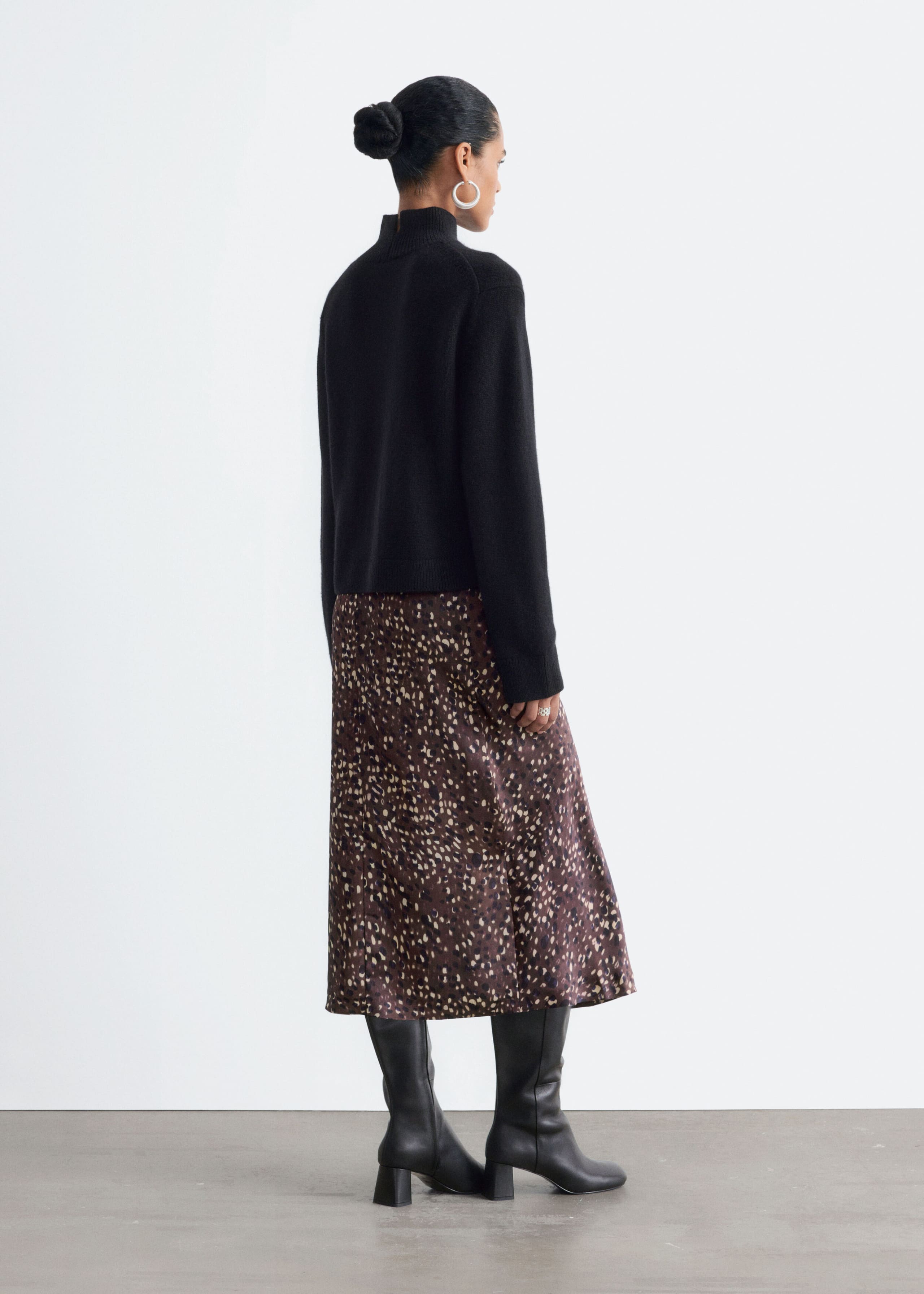 Wool-Cashmere Mock Neck Jumper - Black - Lookbook